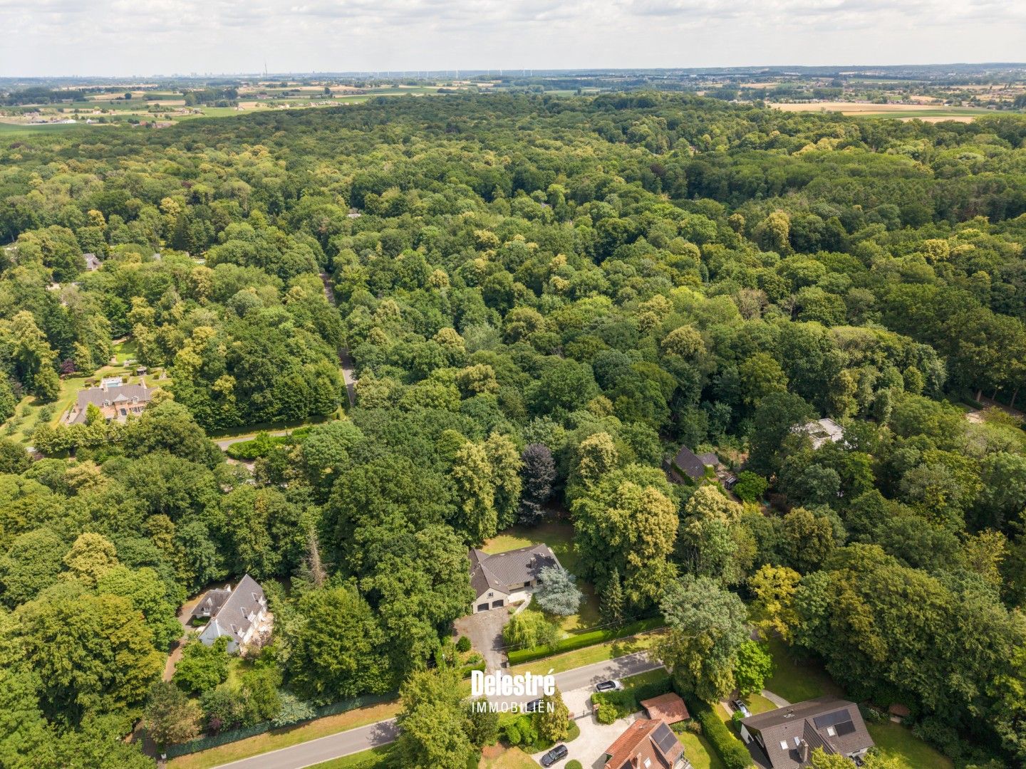 TIJDLOZE VILLA OP 3.317 M2 BOIS DE STRIHOUX foto 4