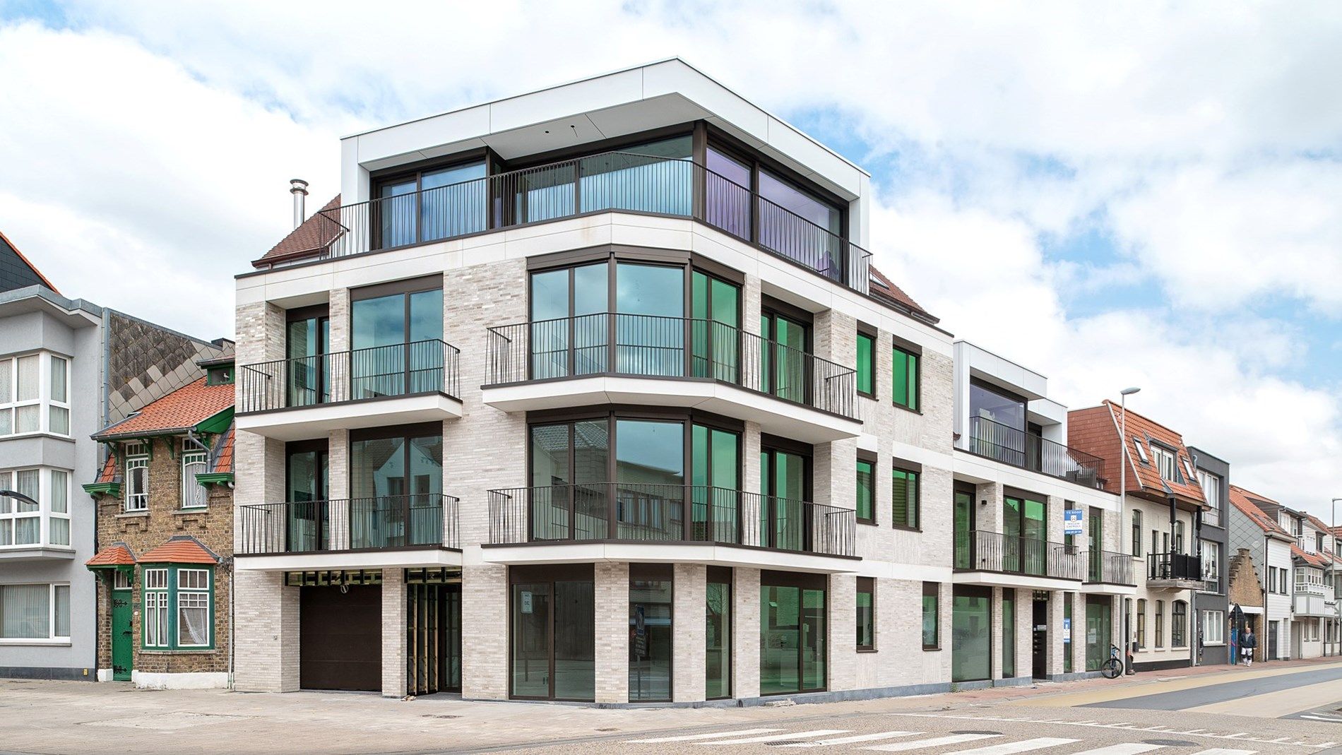 Nieuw gelijkvloers appartement met 2 kamers te Knokke-Heist foto {{pictureIndex}}