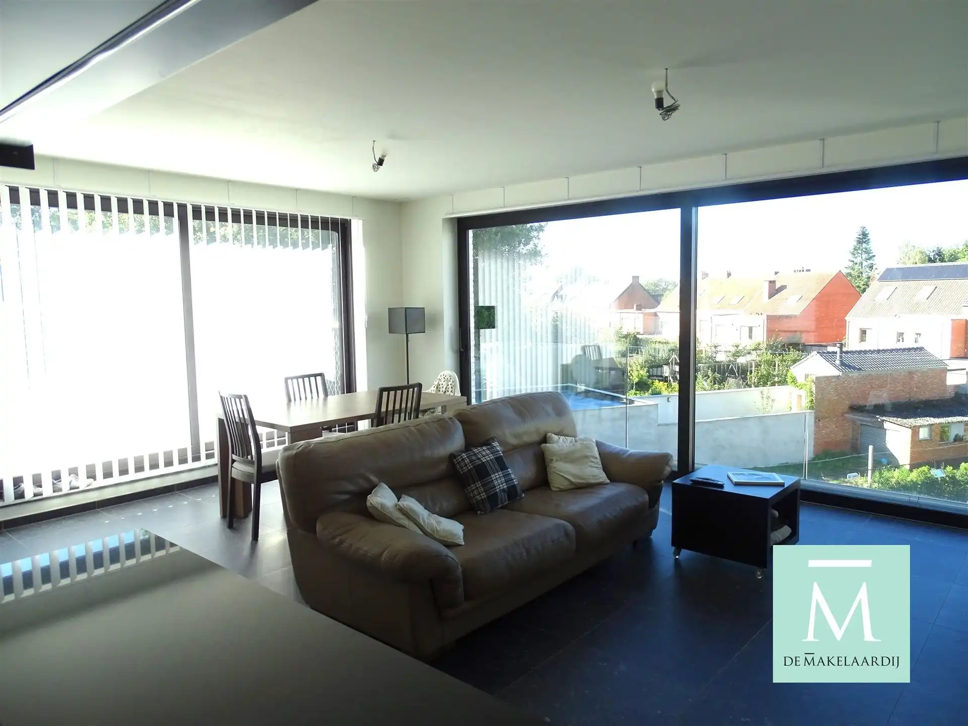 Aangenaam appartement, 2 slaapkamers, ruim terras (75m²), kelder en autostaanplaats foto 2