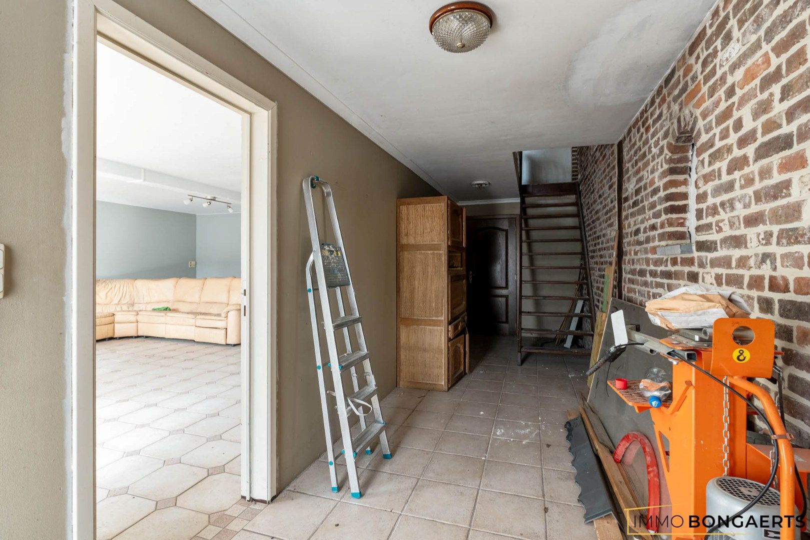 Rustig gelegen te renoveren woning op een uitzonderlijk perceel foto 6