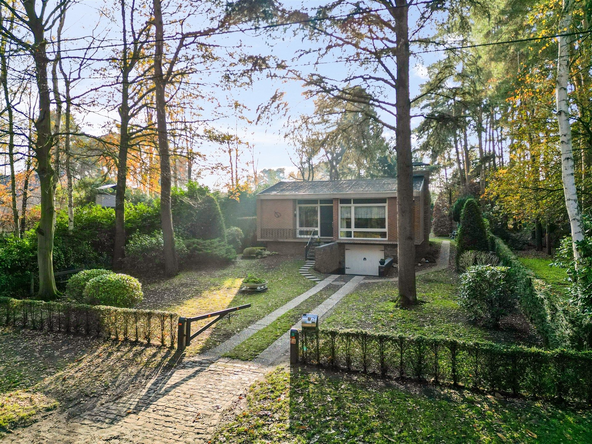 Open bebouwing in groene omgeving foto 2