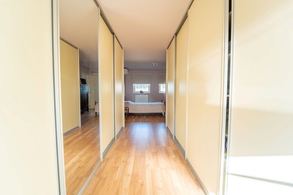 Ruime villa met paardenaccommodatie en wedstrijdstal gelegen te Herk-de-Stad - EPC-label: B - Bewoonbare vloeroppervlakte: 296m² foto 16