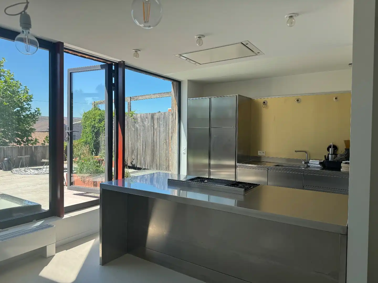 TE HUUR - Op zoek naar een ruim appartement in hartje Merchtem? Welkom Home! foto 4