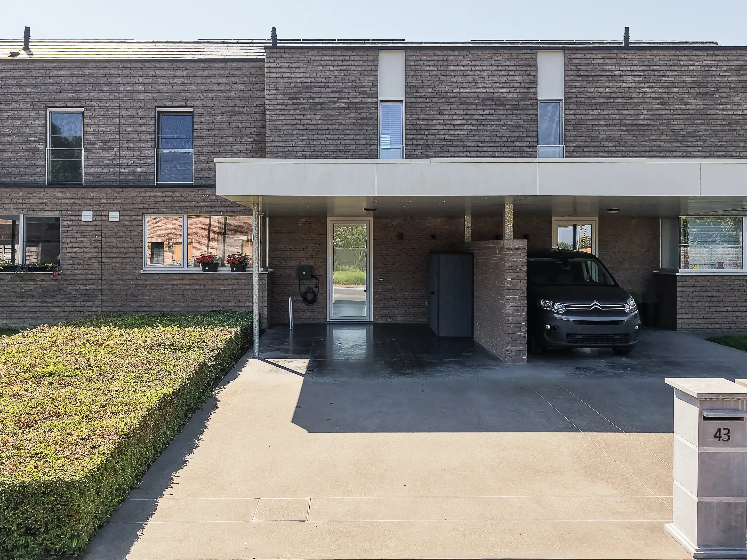 Prachtige, lichtrijke  woning met zonnige tuin in Beernem! foto {{pictureIndex}}