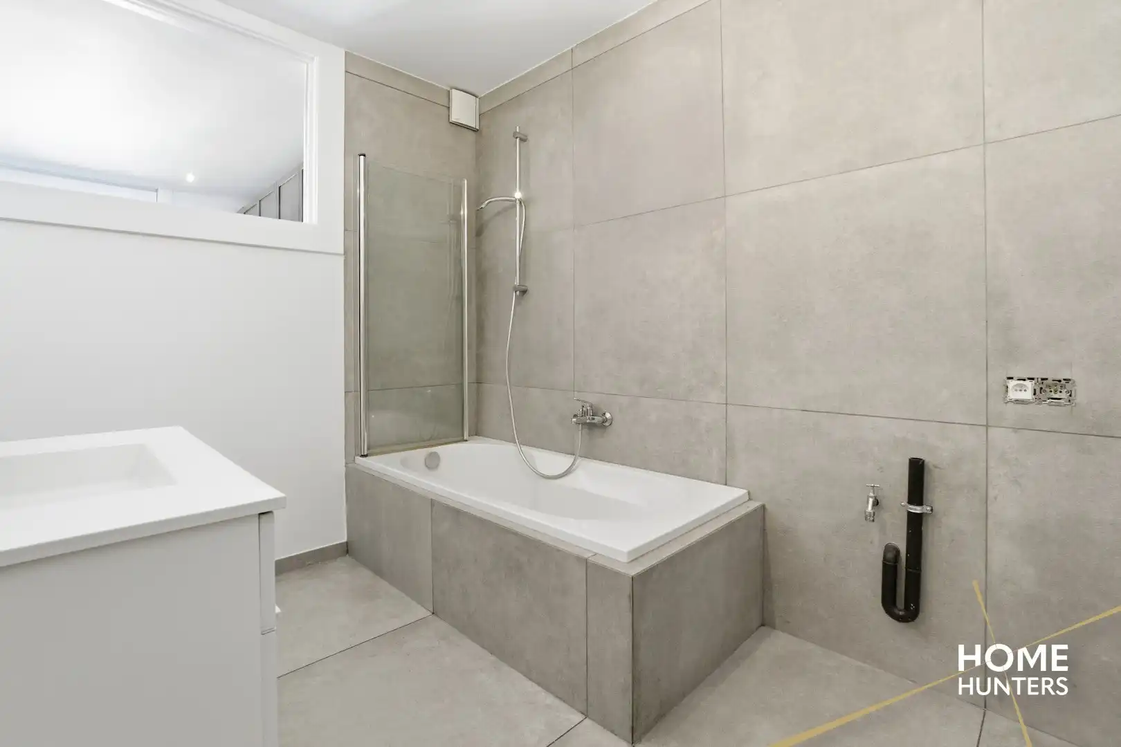 Charmante en instapklare woning met unieke stadskoer en garage foto 18