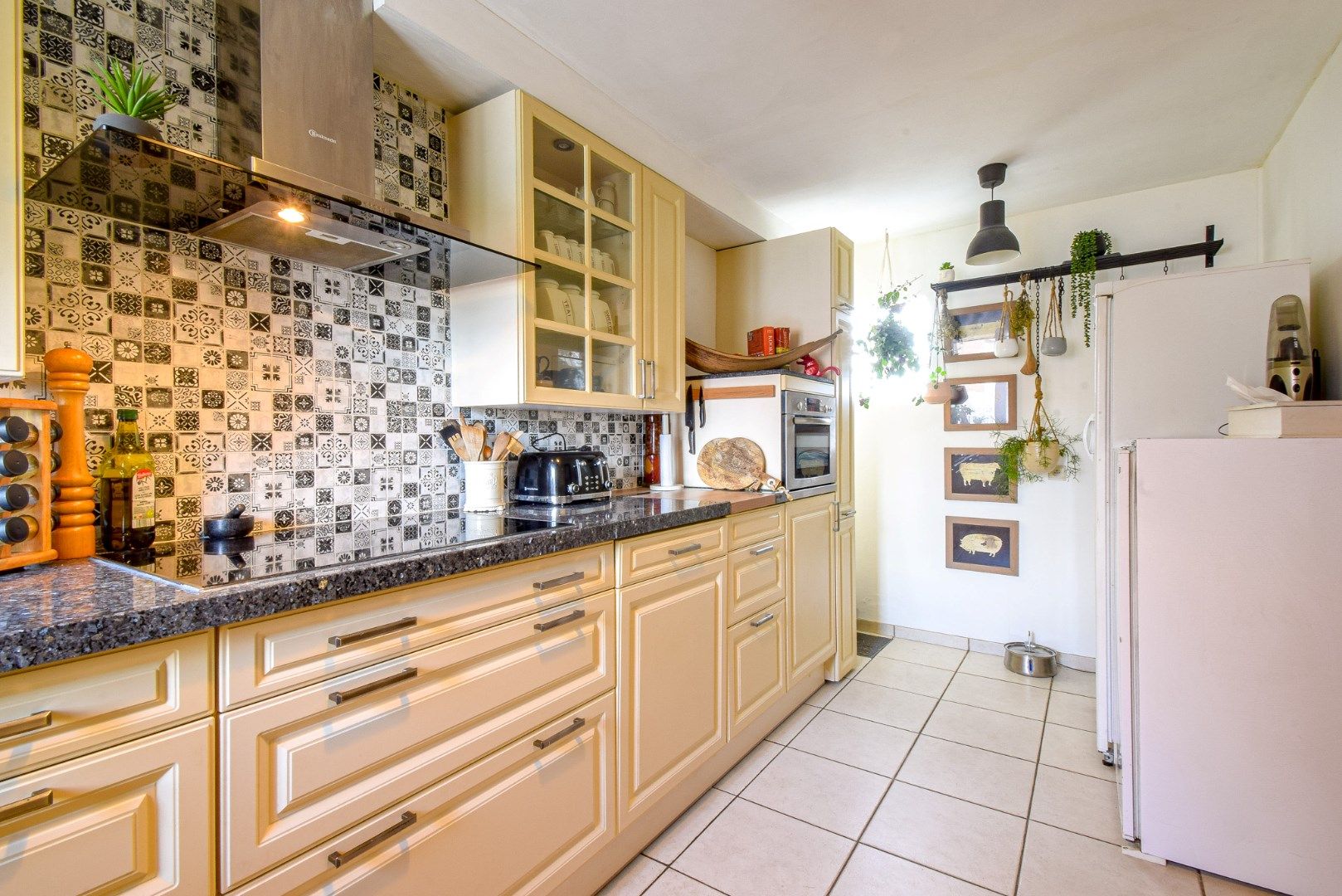 Rustig gelegen halfopen gezinswoning met ruime tuin en garage foto 9
