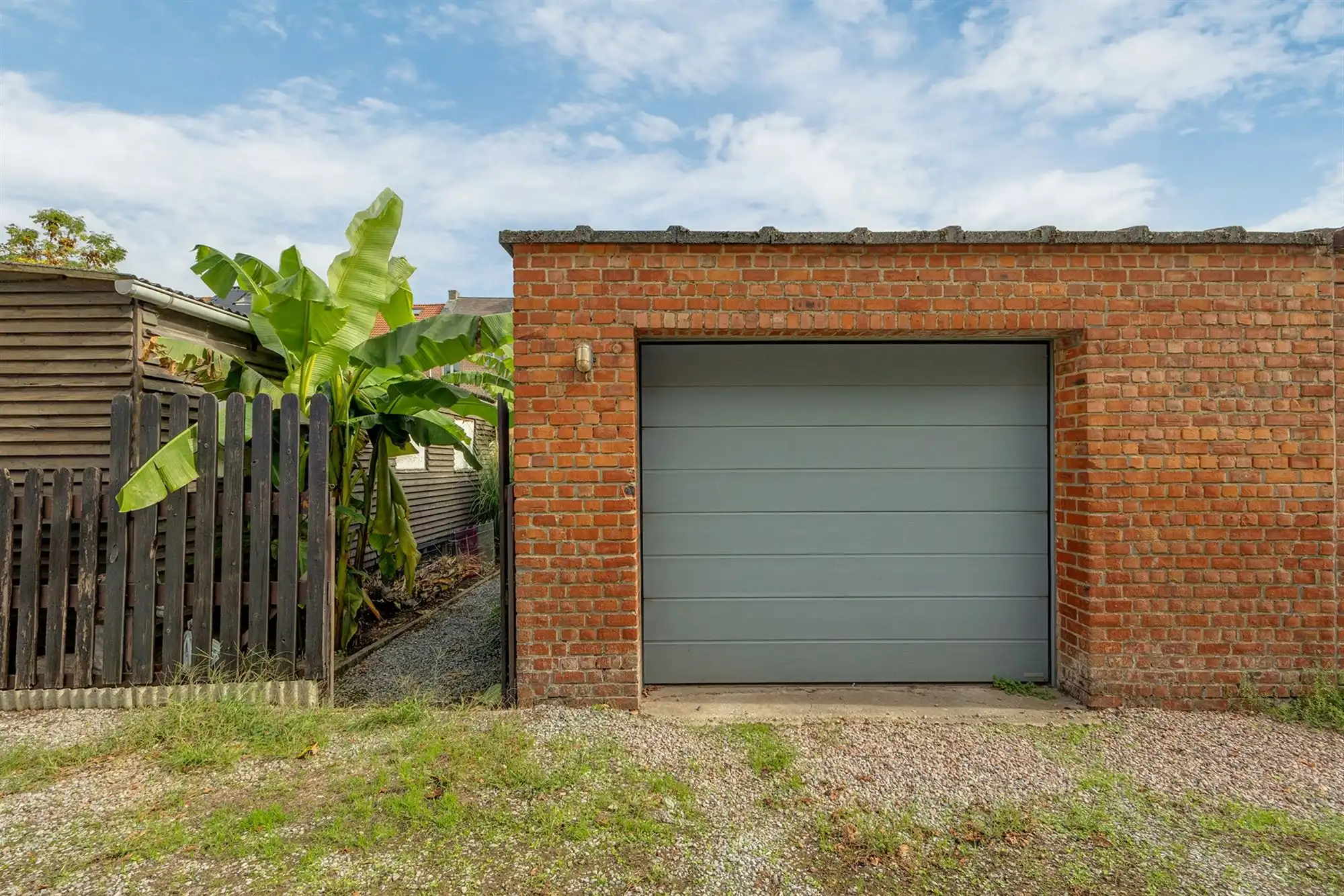 Gezinswoning met drie slaapkamers, tuin en garage foto 17