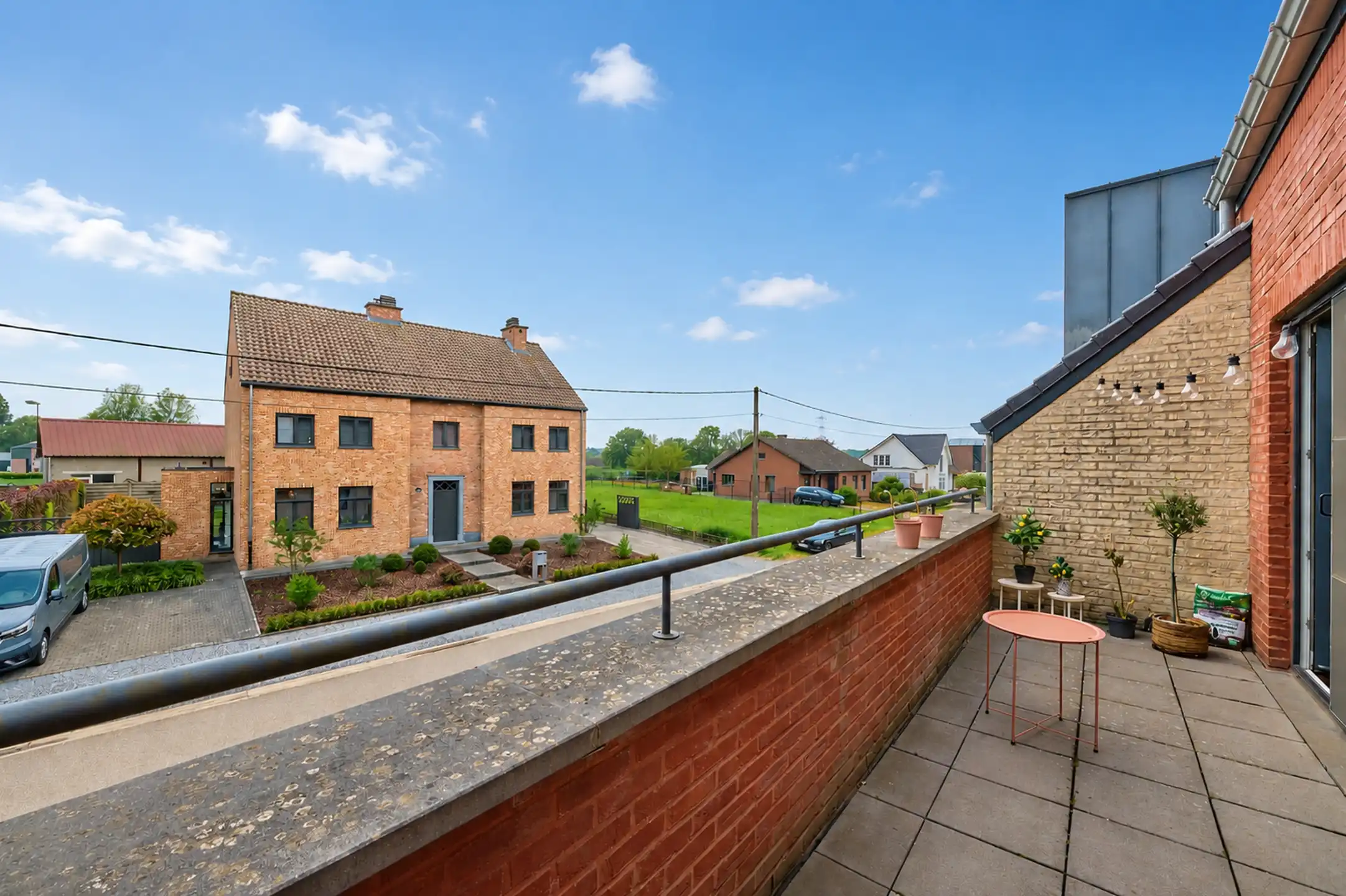 RUIM INSTAPKLAAR EN LICHTRIJK APPARTEMENT MET 2 TERRASSEN foto 9