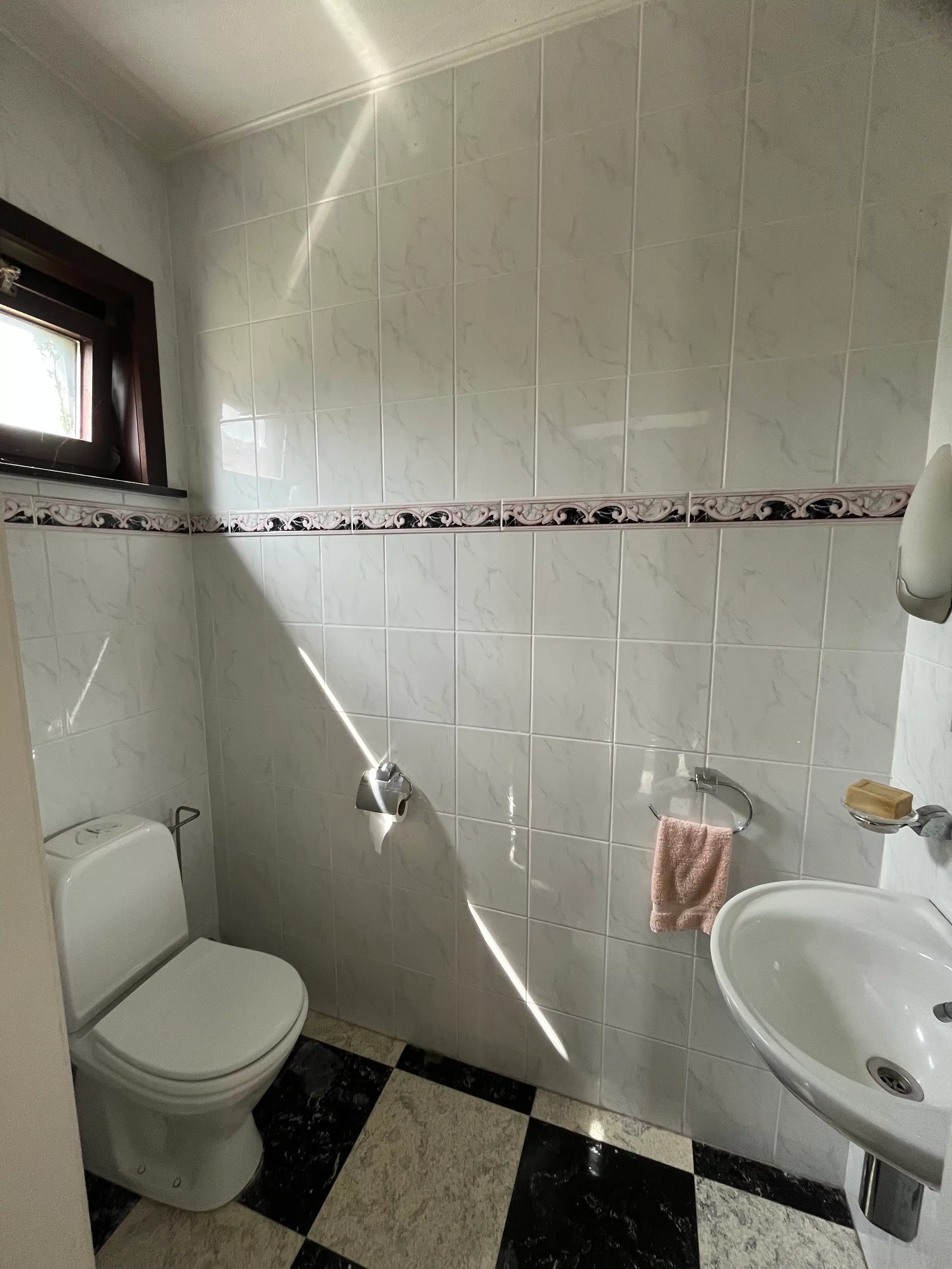 Uitstekend gelegen ruime woning foto 8