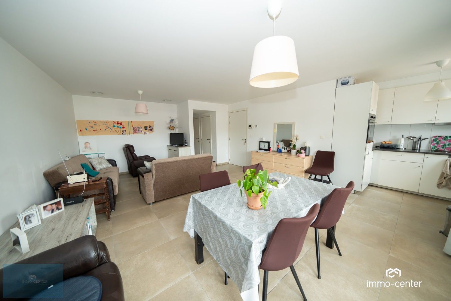 Instapklaar appartement met 2 slaapkamers, autostaanplaats, 2 terrassen in groene omgeving foto 4