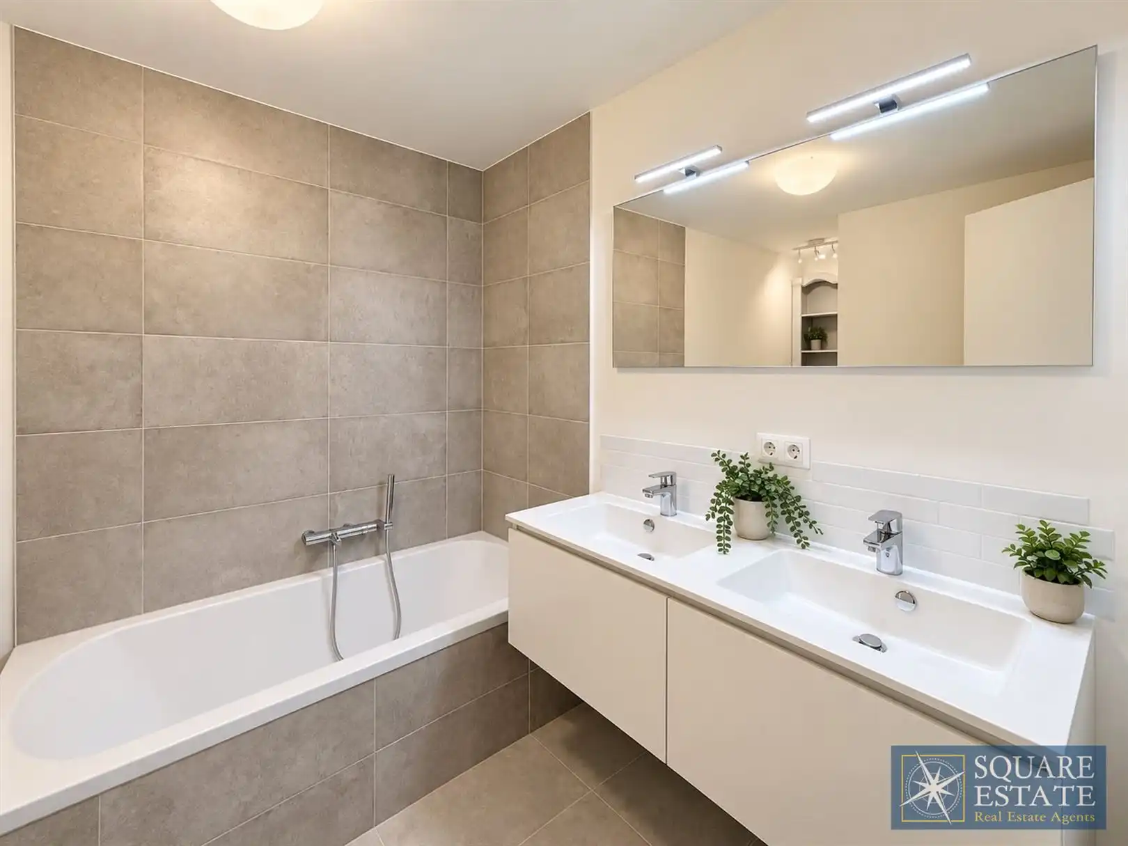 Prachtig appartement op de begane grond met garage foto 9