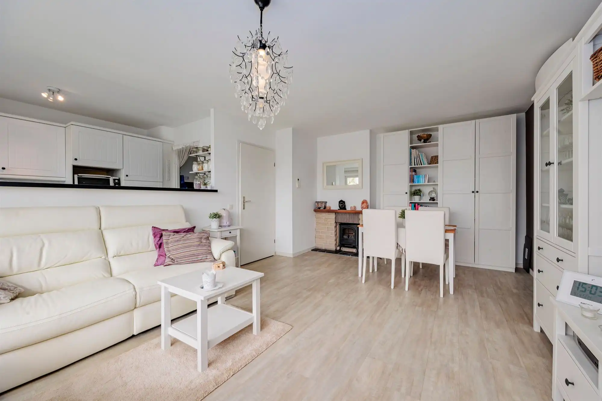 Gerenoveerd 1-slaapappartement met terras te Edegem foto 5