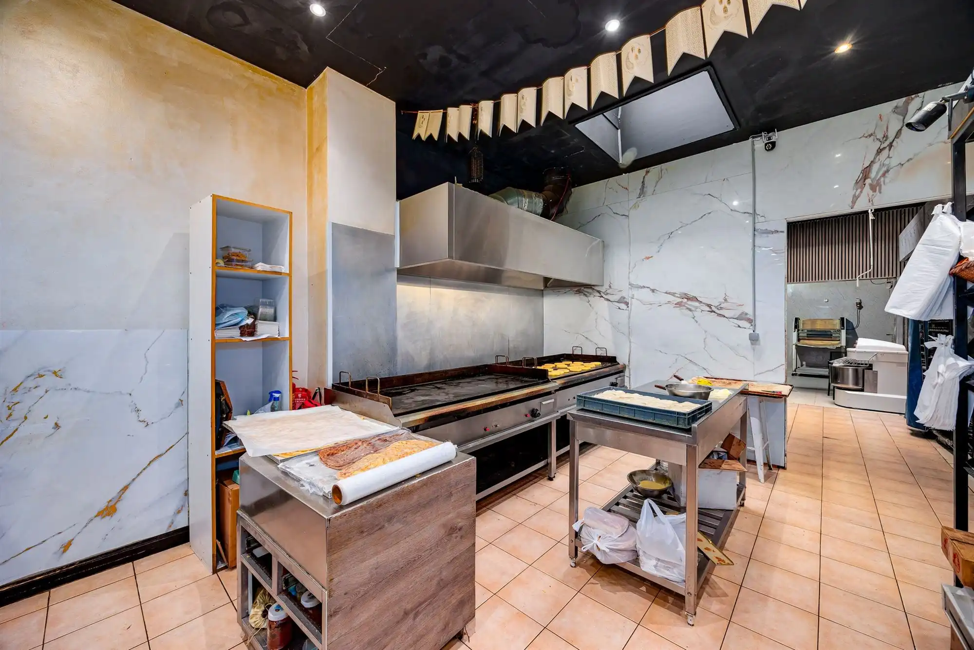 Handelspand met bakkerij en duplexappartement foto 6