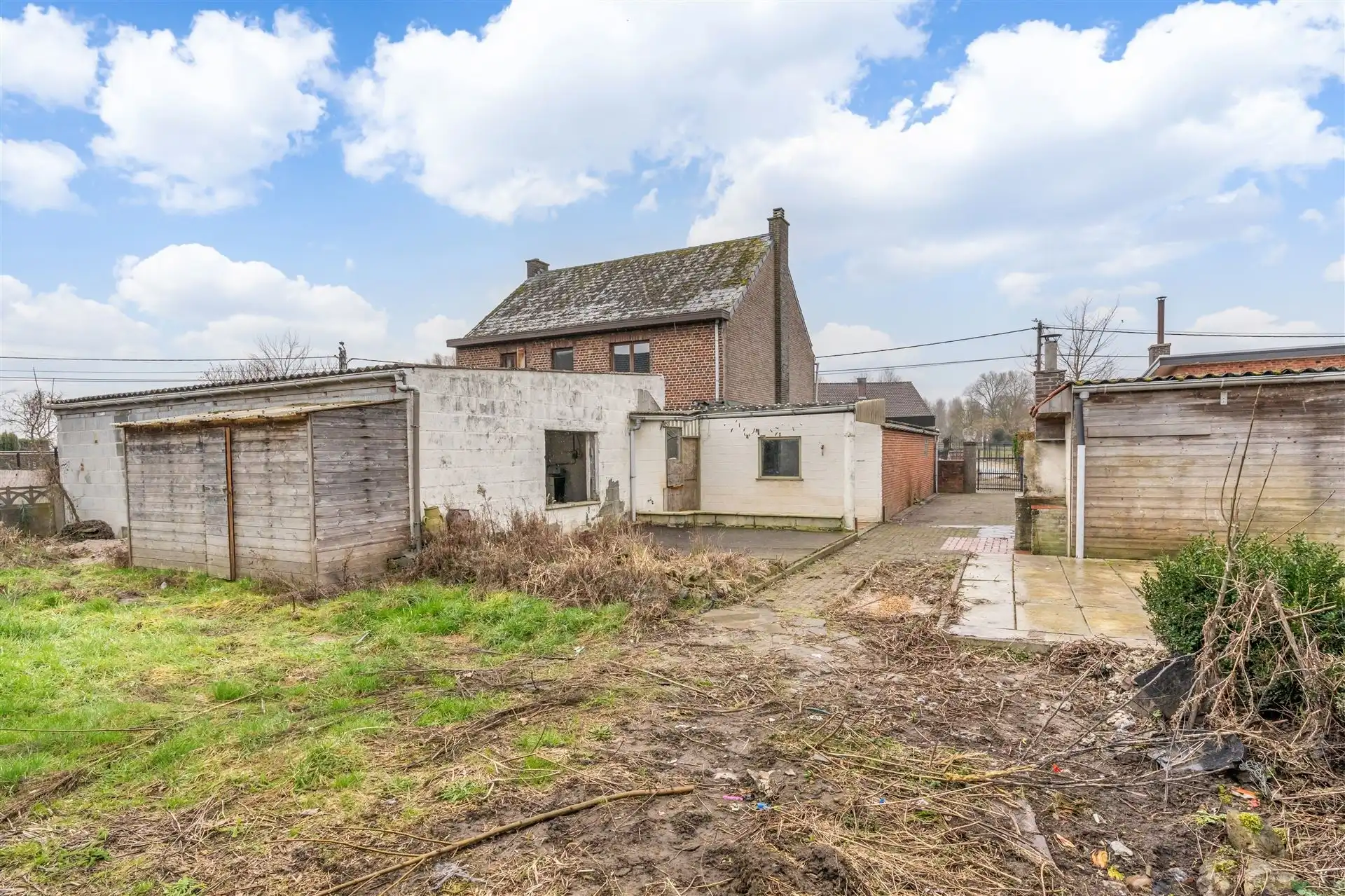 Renovatiewoning met garage en tuin. foto 27