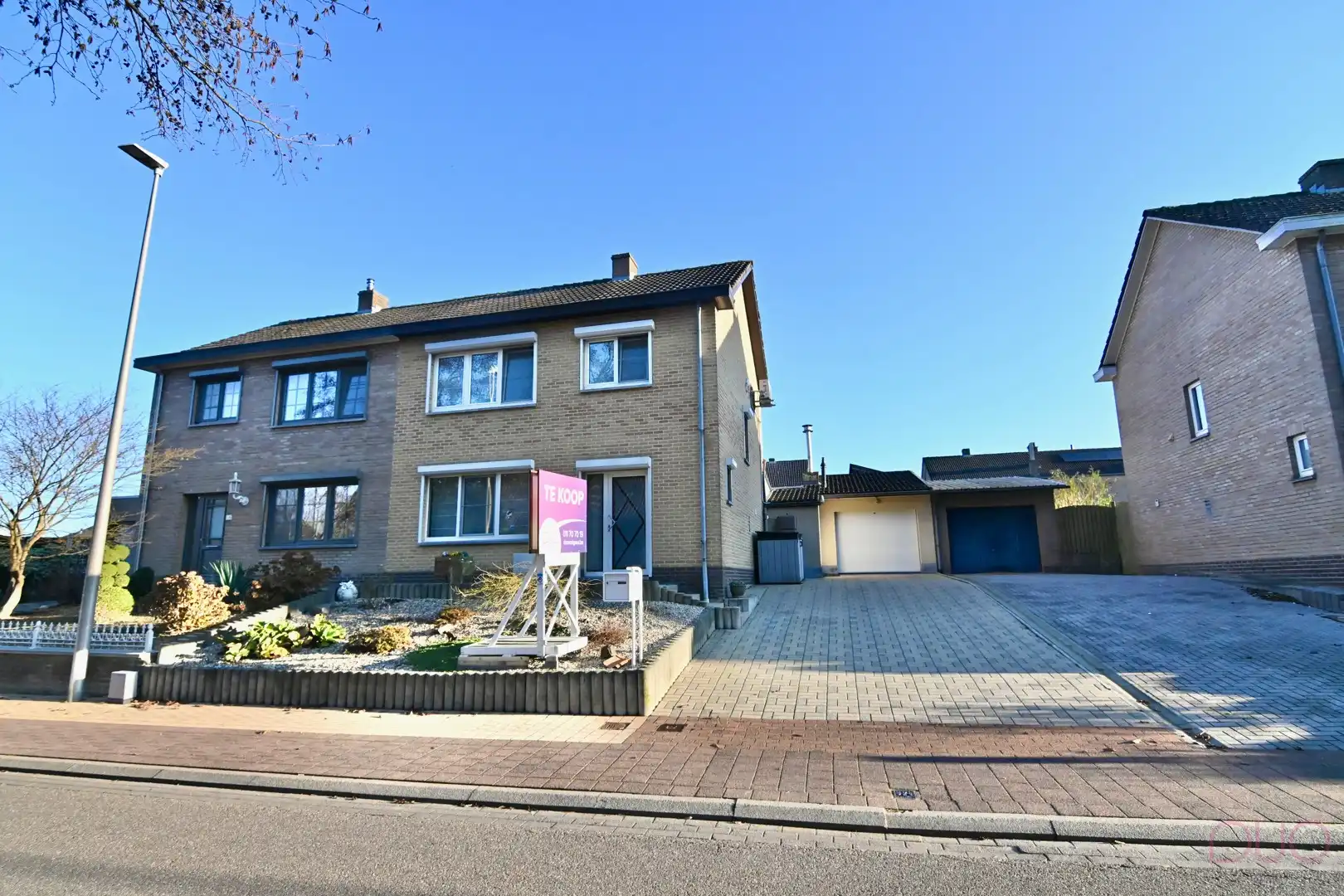 Instapklare halfopen bebouwing met drie slaapkamers, voorzien van alle moderne uitrustingen foto 28