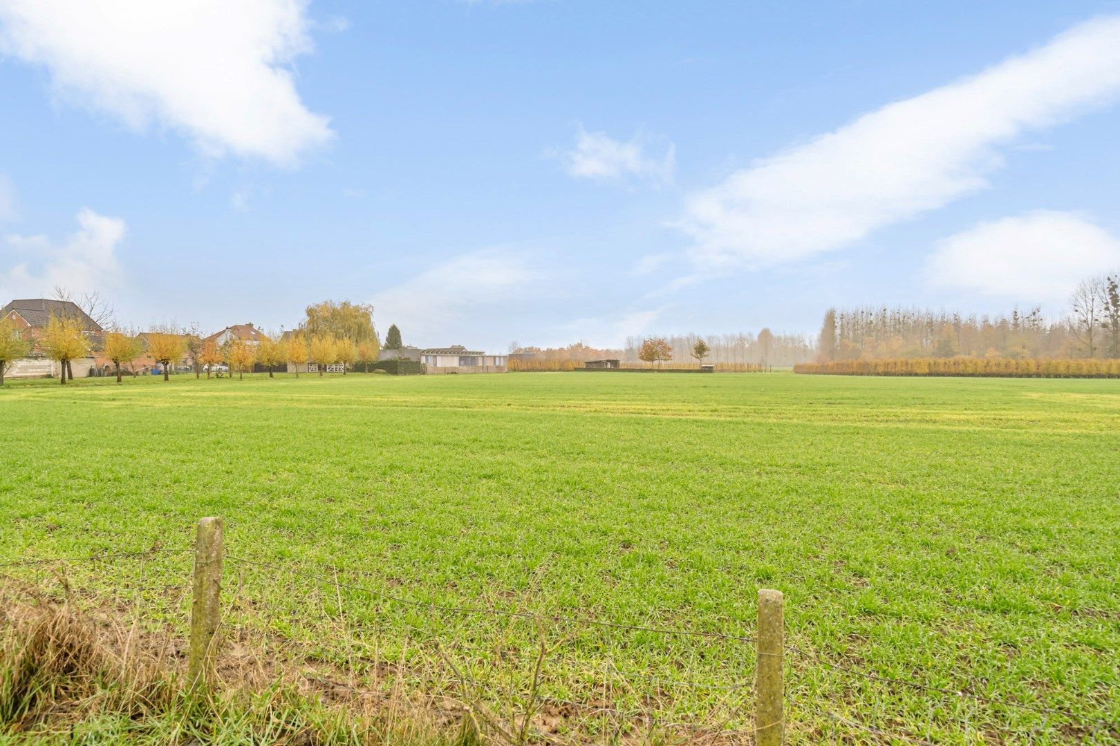 Aantrekkelijk west georiënteerd bouwperceel bestemd voor halfopen bebouwing op 7a06ca, in het landelijke Romershoven.  foto 8