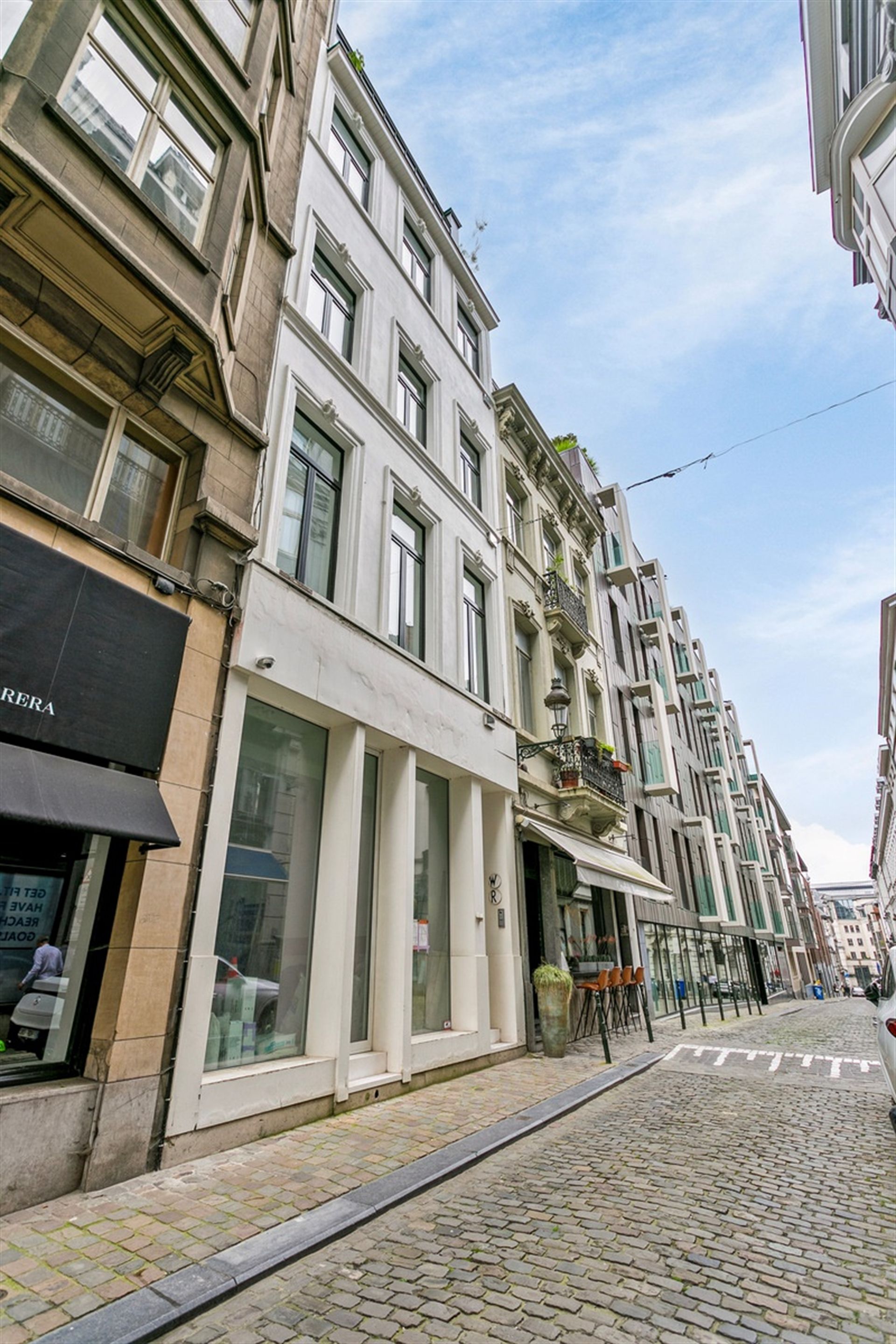 Prachtige unieke verhuring, 2 appartementen en een handelsgelijkvloers te 1000 Brussel. 



 foto 11