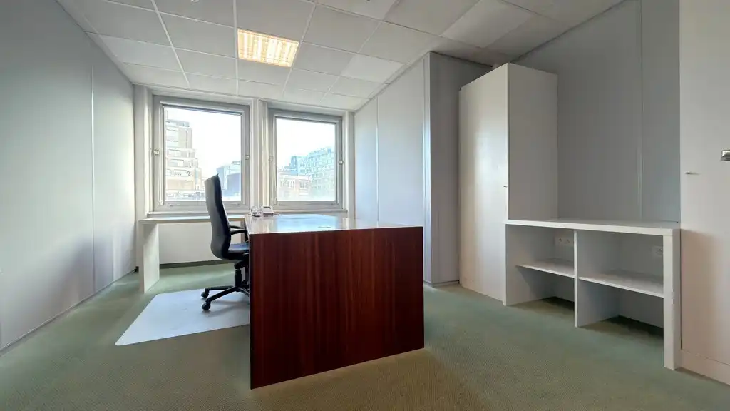Ingedeelde kantoorruimte te huur nabij station Antwerpen-Centraal foto 4