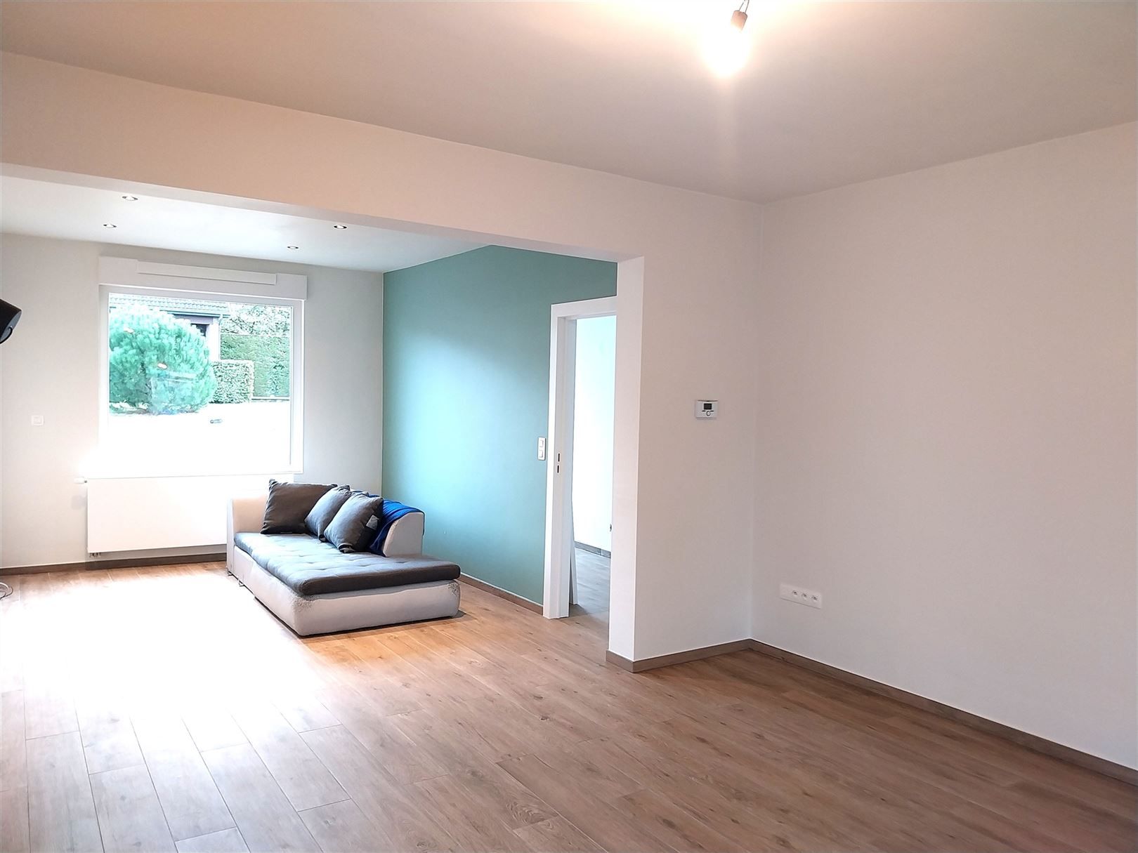 TE HUUR: Gerenoveerde halfopen bebouwing met 3 slaapkamers en ruime tuin! foto 9