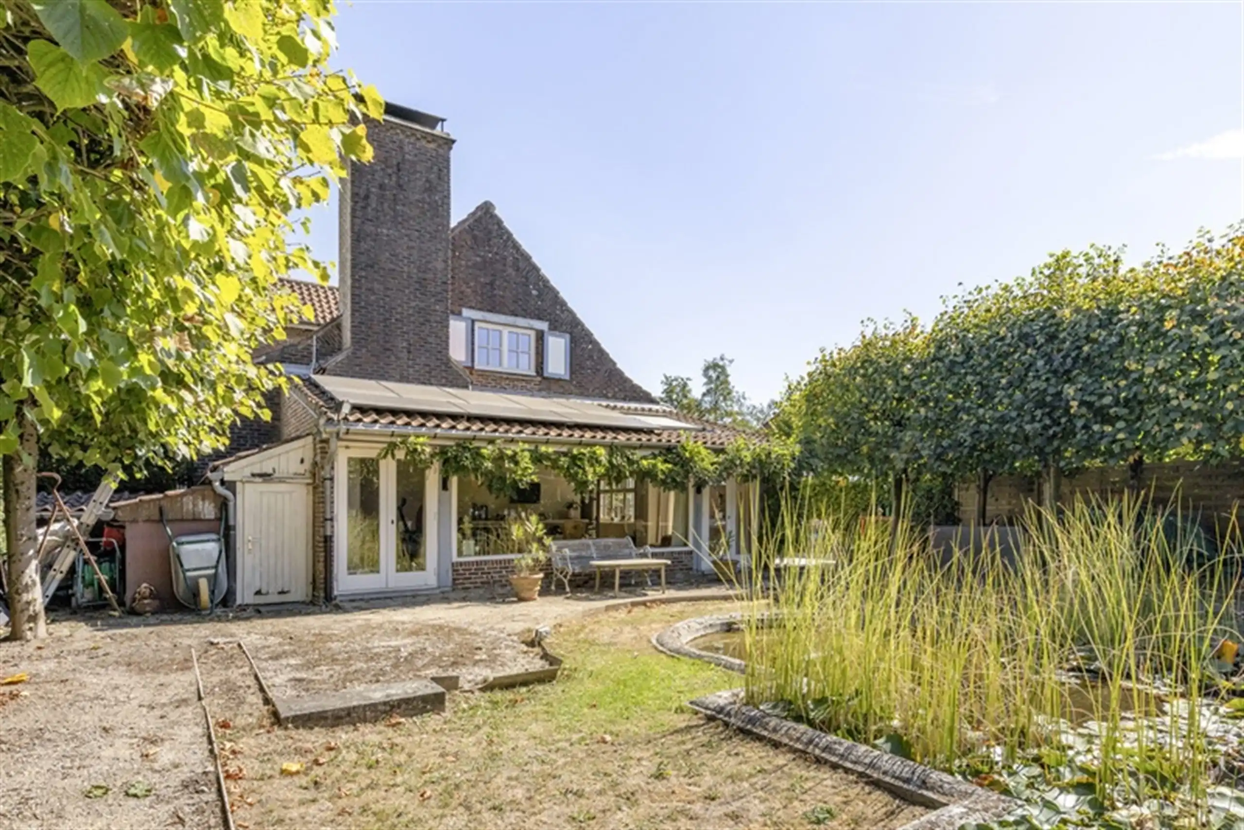 Elegante villa op toplocatie met dubbele garage foto 27