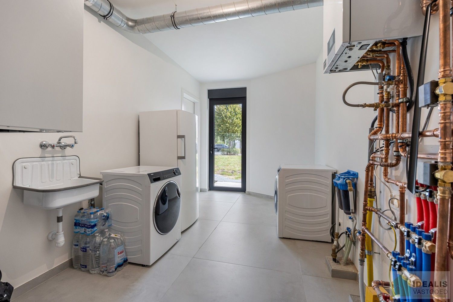 PRACHTIGE NIEUWBOUWWONING MET EEN HEERLIJK LICHTRIJKE WOONKAMER MET OPEN KEUKEN, RUIME BERGING, BUREEL, 3 SLAAPKAMERS, RUIME DRESSING EN RUIME BADKAMER VOORZIEN VAN ALLE COMFORT! EEN HEERLIJK RUIM HUIS MET EEN NAAR WENS AAN TE LEGGEN TUIN, OP EEN GEGEERDE LOCATIE NABIJ HET CENTRUM VAN PEER! foto 25