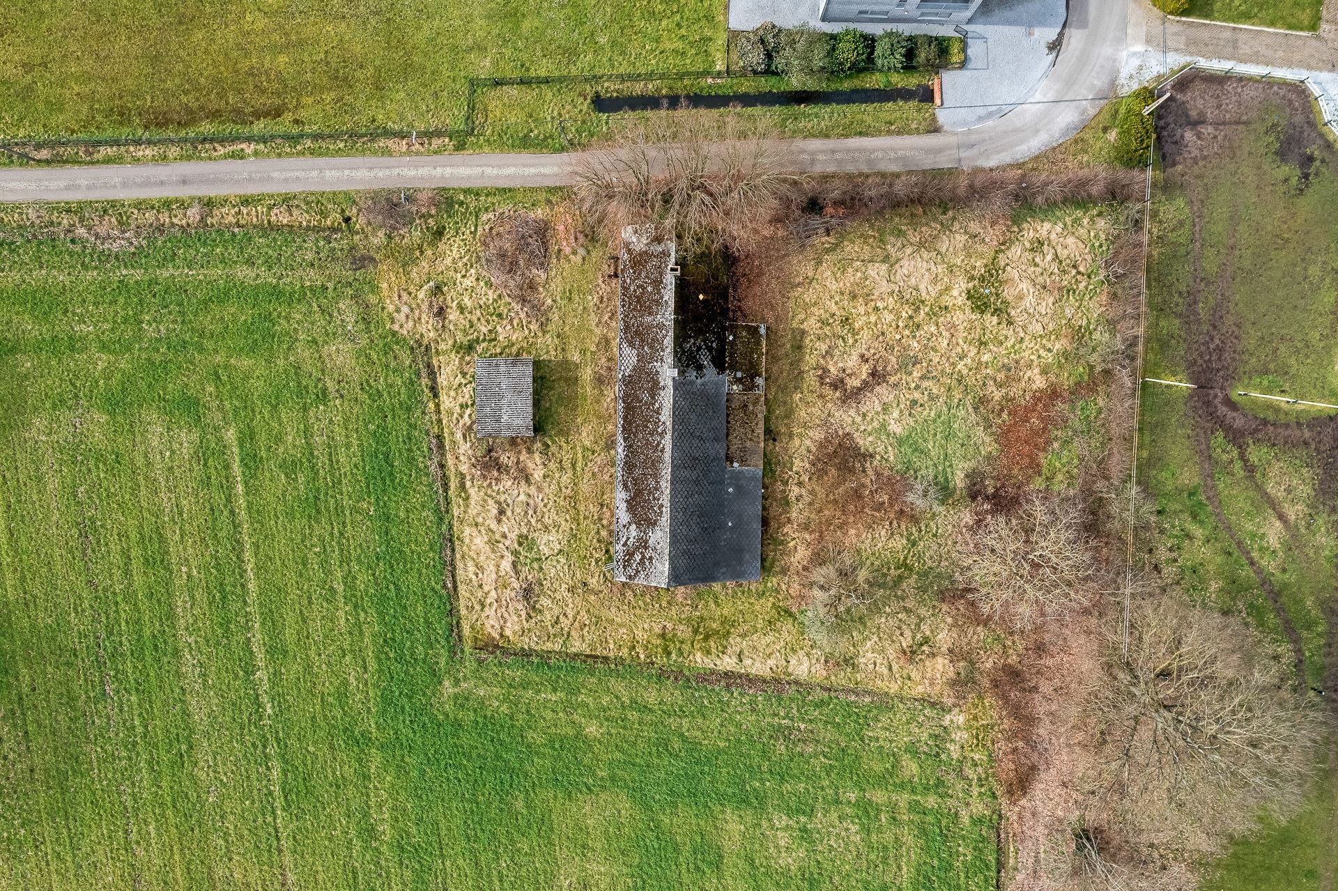 Charmante, volledig te renoveren of herop te bouwen hoeve op een perceel van bijna 2 hectare foto 23