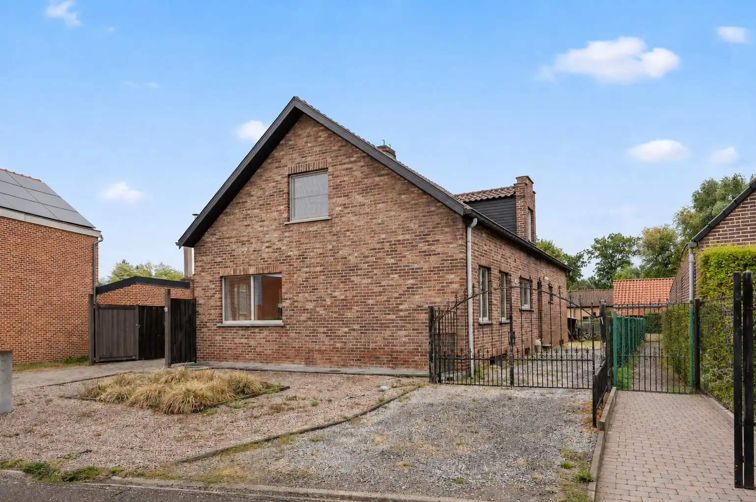 Ruime op te frissen woning op een rustige locatie - perfect voor uw droomproject! foto 2