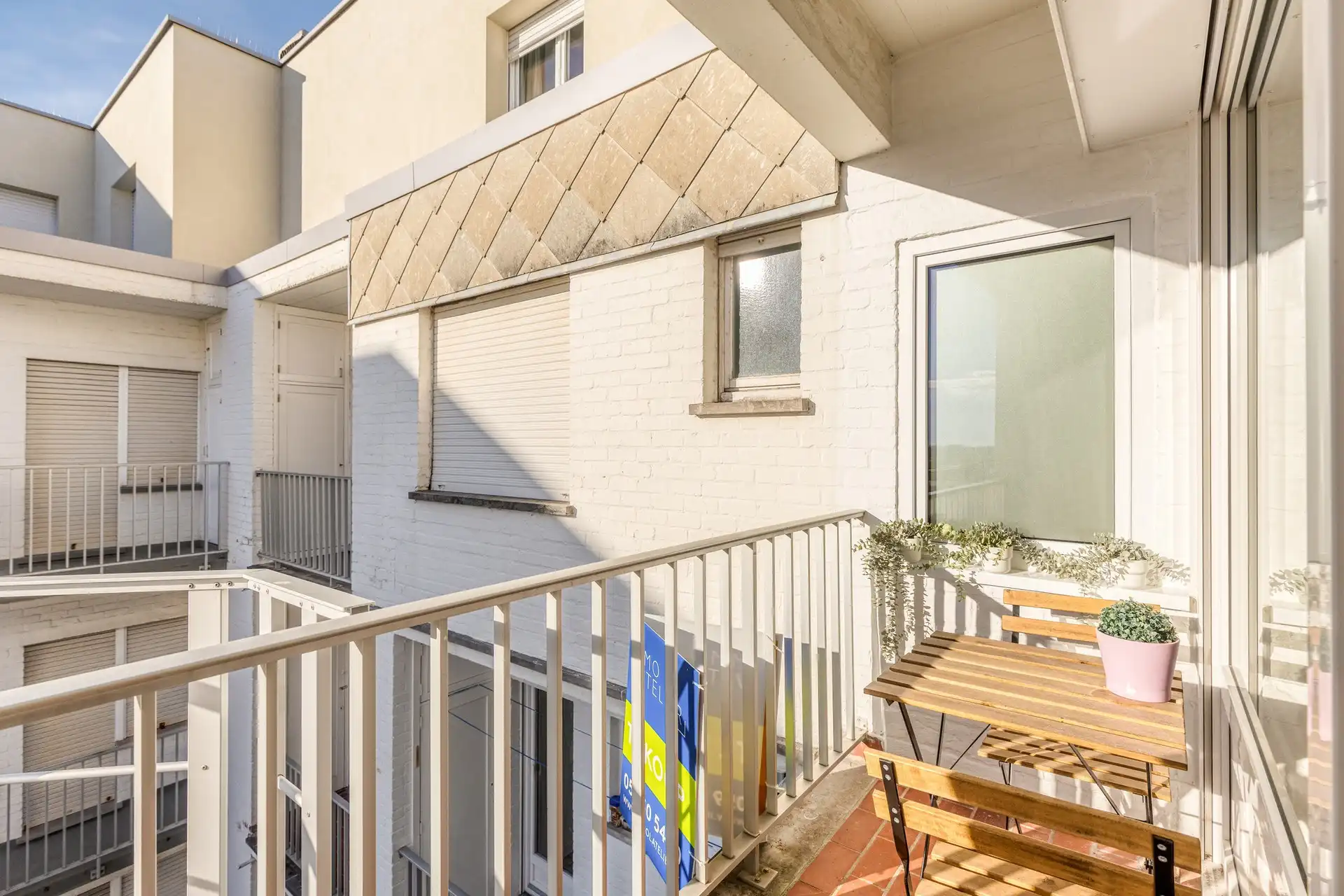 Volledig gerenoveerde én gemeubelde studio met zonnig terras in hartje Westende-Bad. foto 8