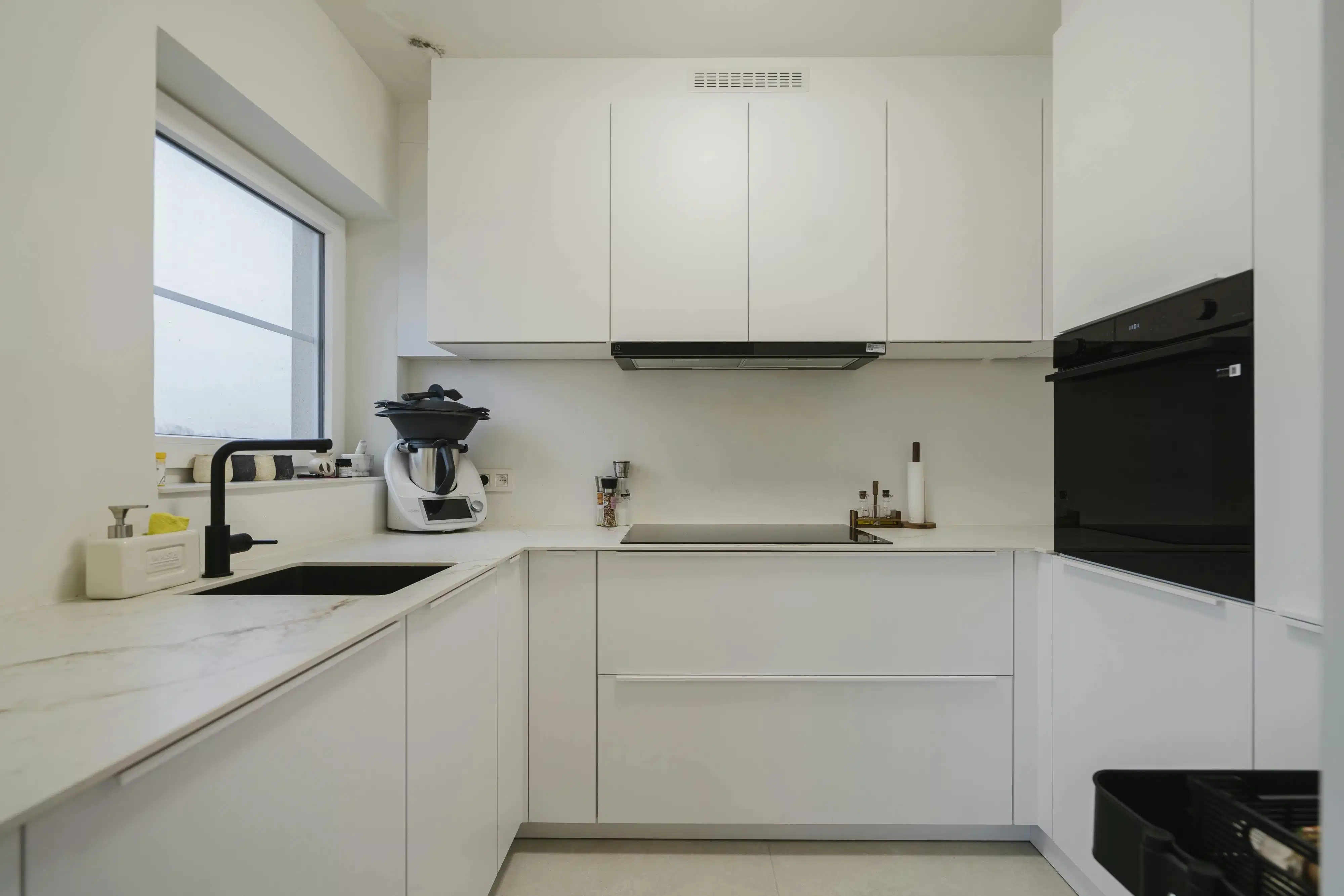 Instapklaar, lichtrijk appartement te koop Harelbeke foto 6