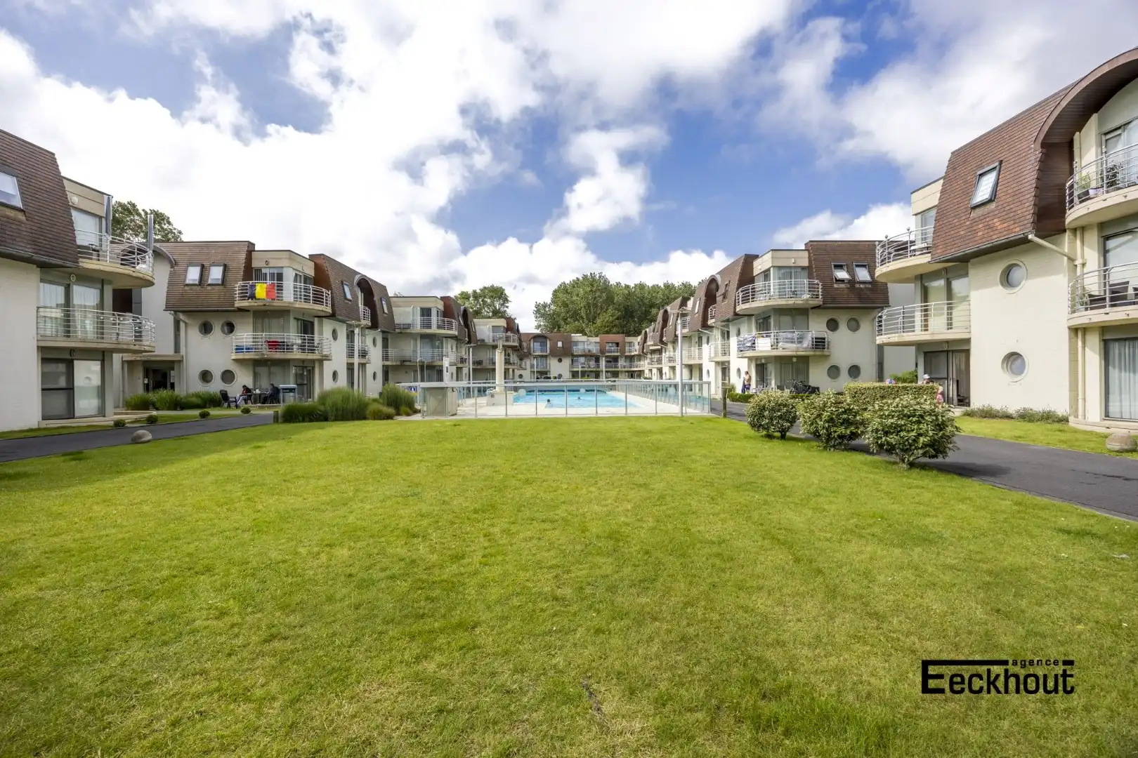 Charmant appartement met autostaanplaats in residentieel domein 'Blutsyde'. foto 14