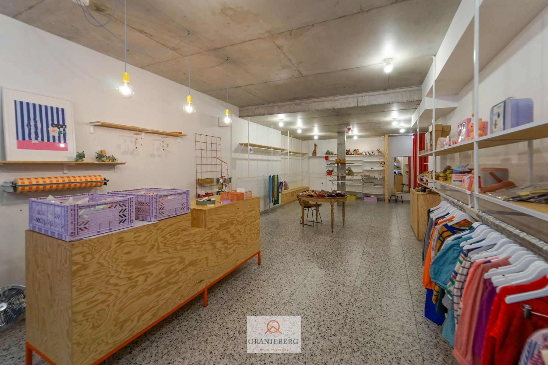 Gerenoveerd handelspand vlakbij Vrijdagsmarkt foto 3