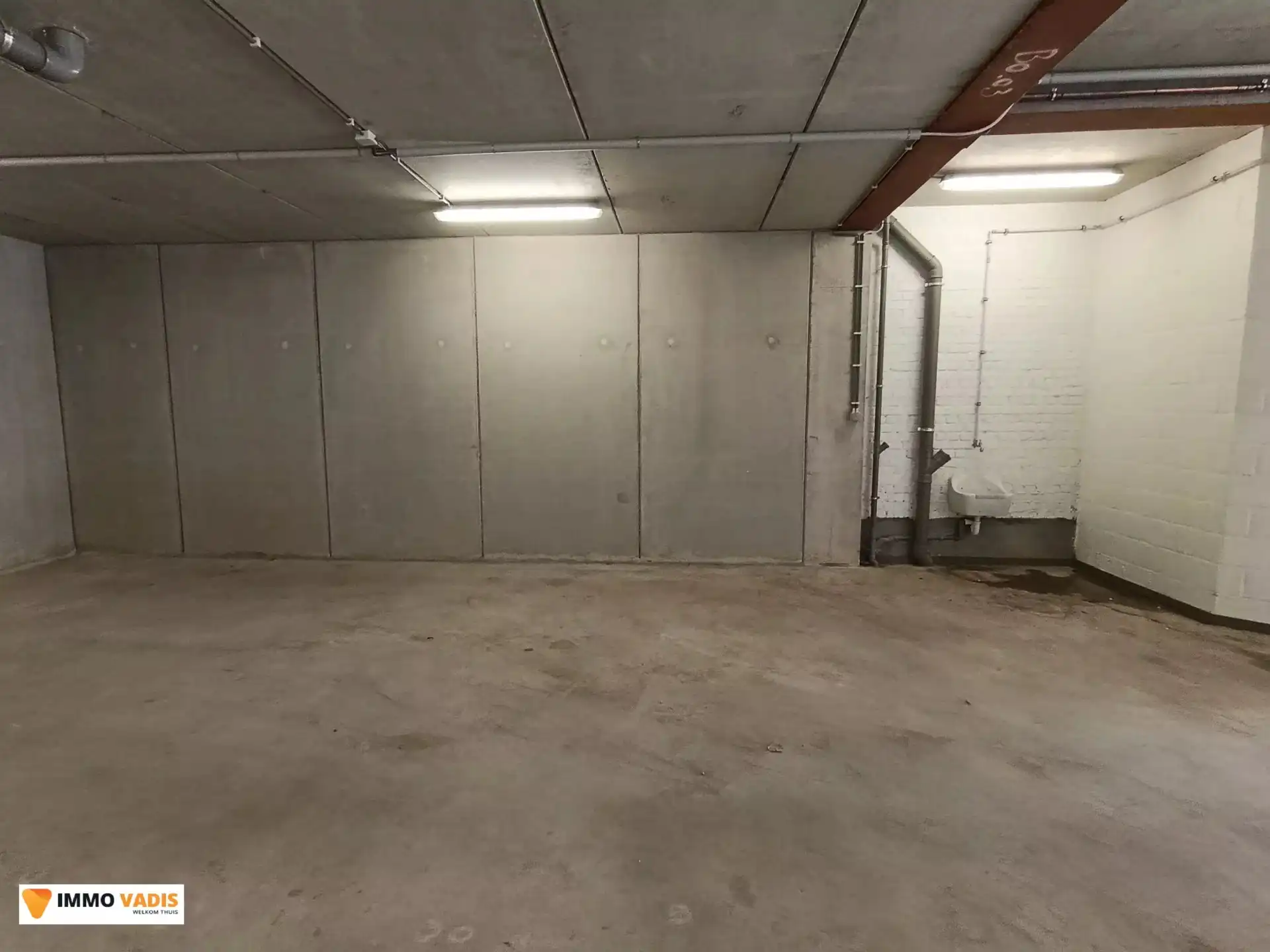 ruime garage/ stockageruimte foto 4
