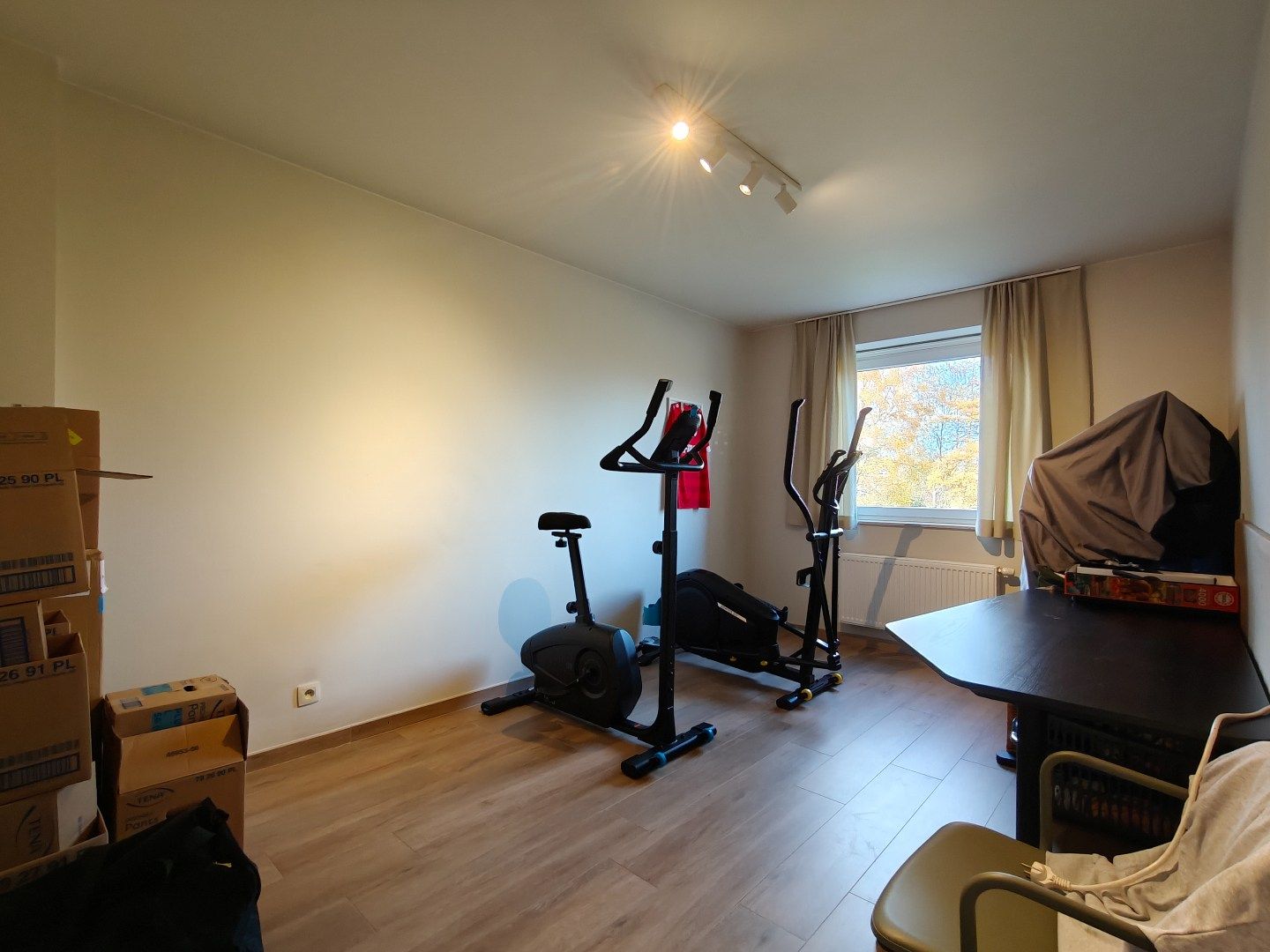 Halfopen bebouwing met drie slaapkamers, tuin en garage foto 6