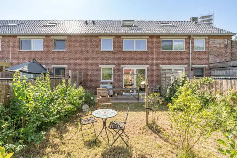 Recente, landelijke woning met 3 slaapkamers, tuin en parking foto 2