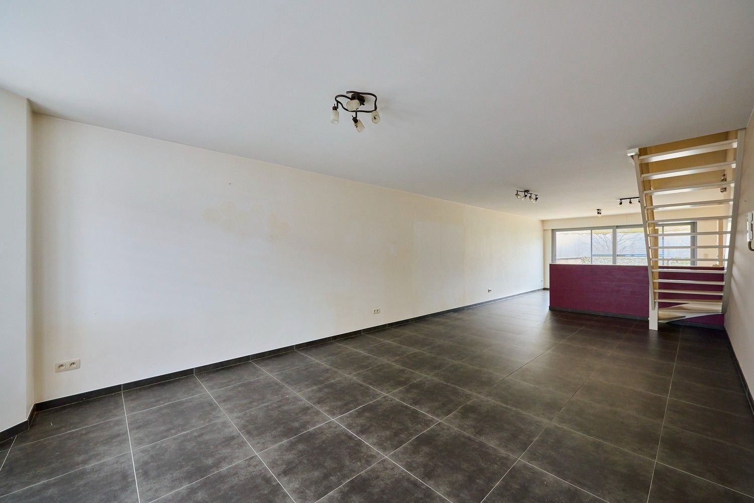Gunstig gelegen heel ruim, fraai afgewerkte, handelsruimte met afzonderlijk toegankelijke woonstgelegenheid (triplex appartement) foto 14