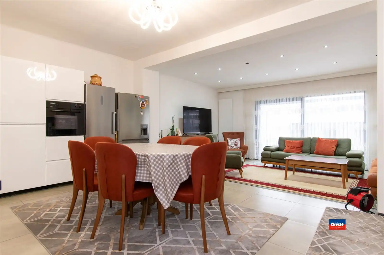 Ruime gezinswoning met vier slaapkamers en tuin foto 7