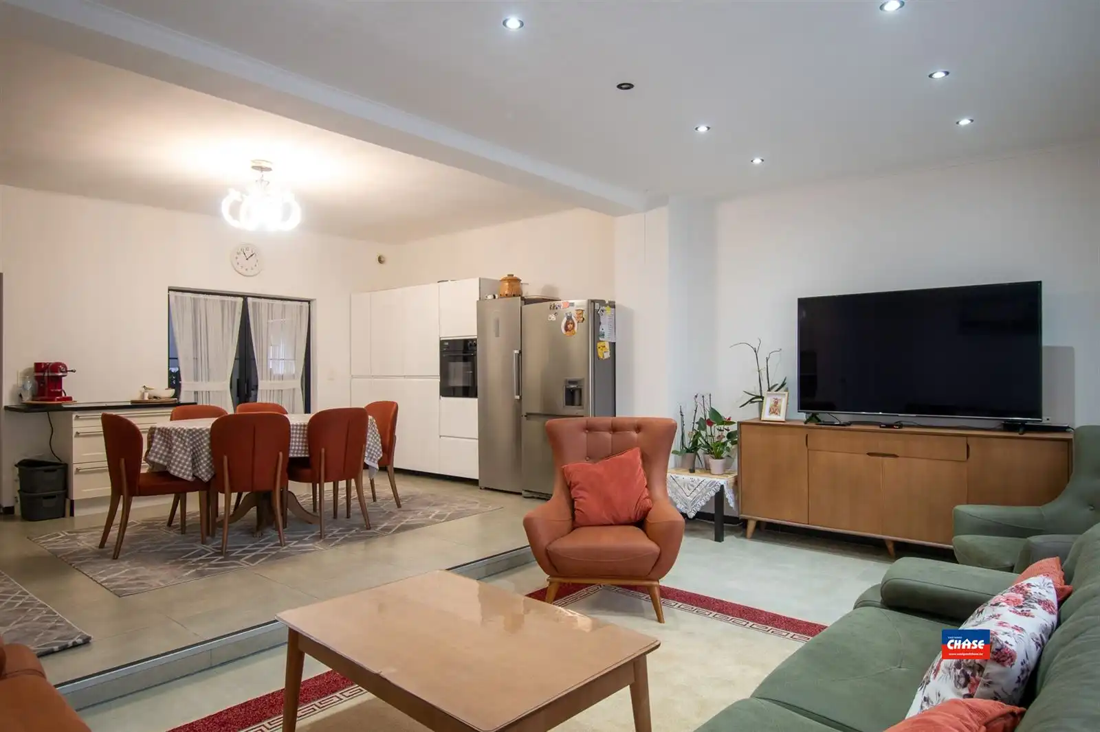 Ruime gezinswoning met vier slaapkamers en tuin foto 7