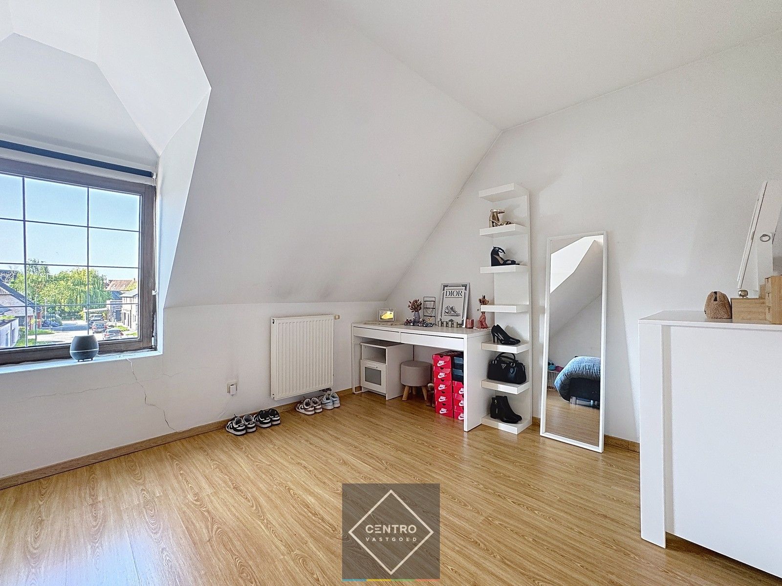 Leuke cottagewoning met alle COMFORT met 3 slpks, garage en ZUIDger. tuin! foto 14