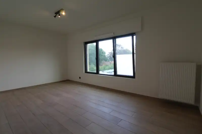 Moderen en lichtrijk appartement in Roeselare foto 7