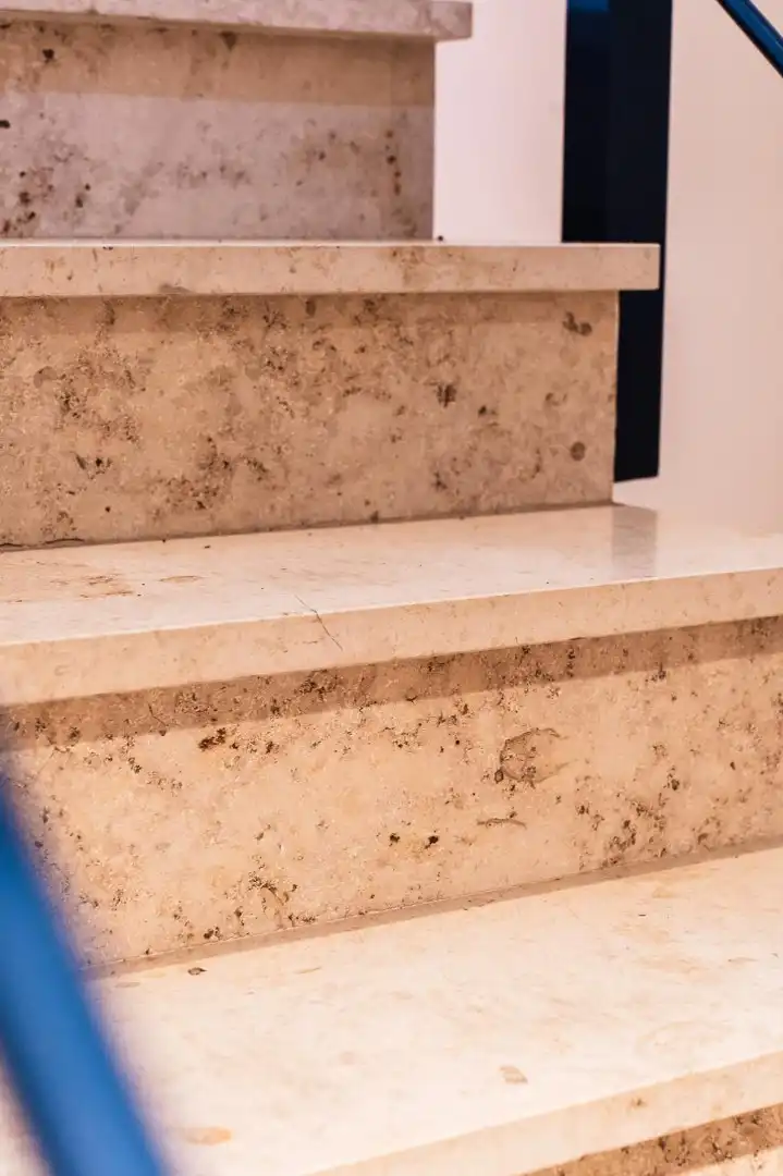 Kantoorruimte:Winkelruimte te huur in Voeren – 184 m² met parkeergelegenheid foto 13