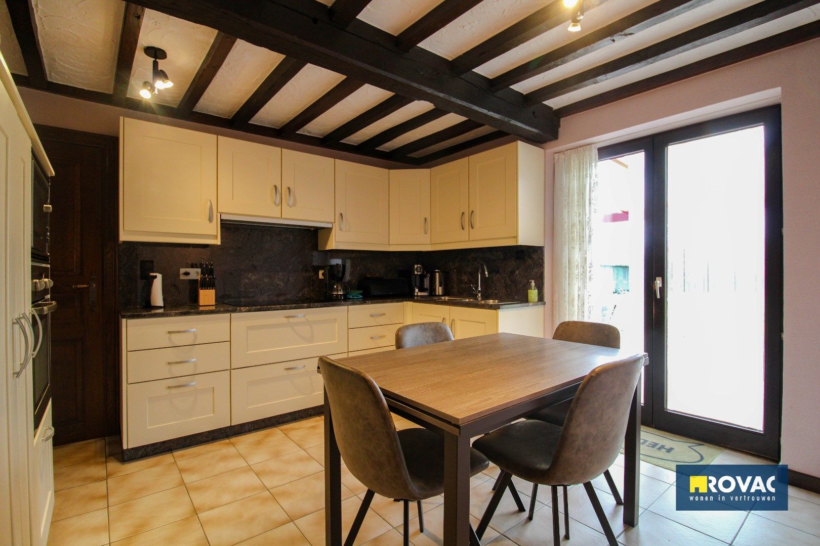 TOPPER! Landelijk gelegen woning met garage op 1684 m² foto 14