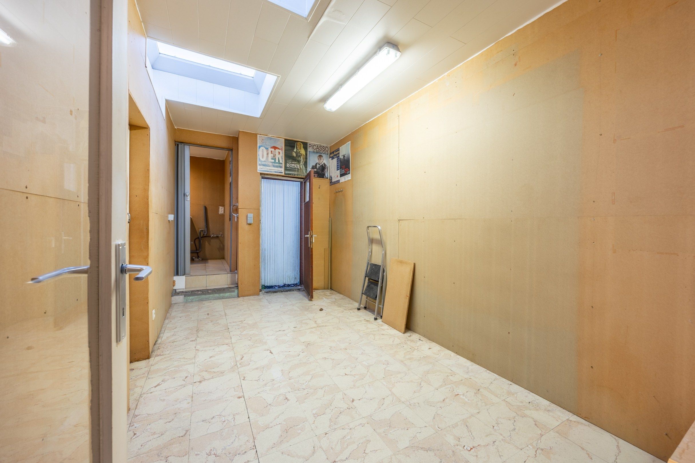 Gezinswoning met uitweg en garage foto 10