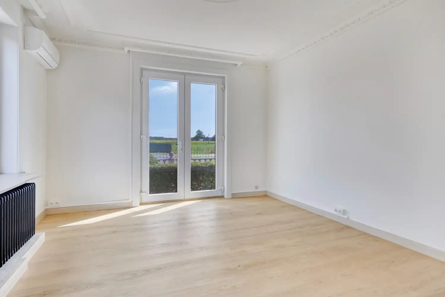 Bedrijfspand met woning en loods. foto 11