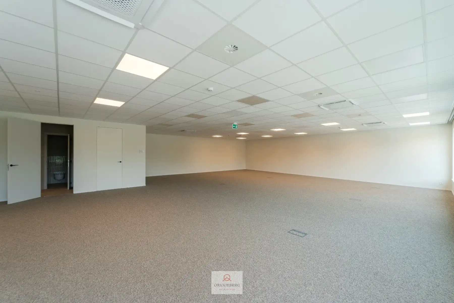 Polyvalente kantoorruimte of praktijkruimte van 193 m² + parkeerplaatsen foto 12