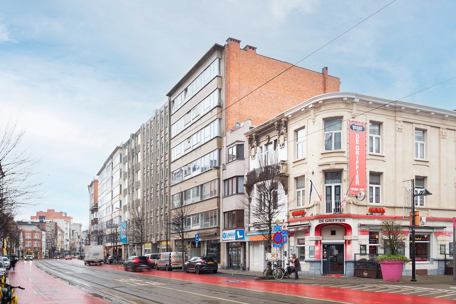 Instapklaar en ruim appartement met 2/3 slpks en terras foto 18