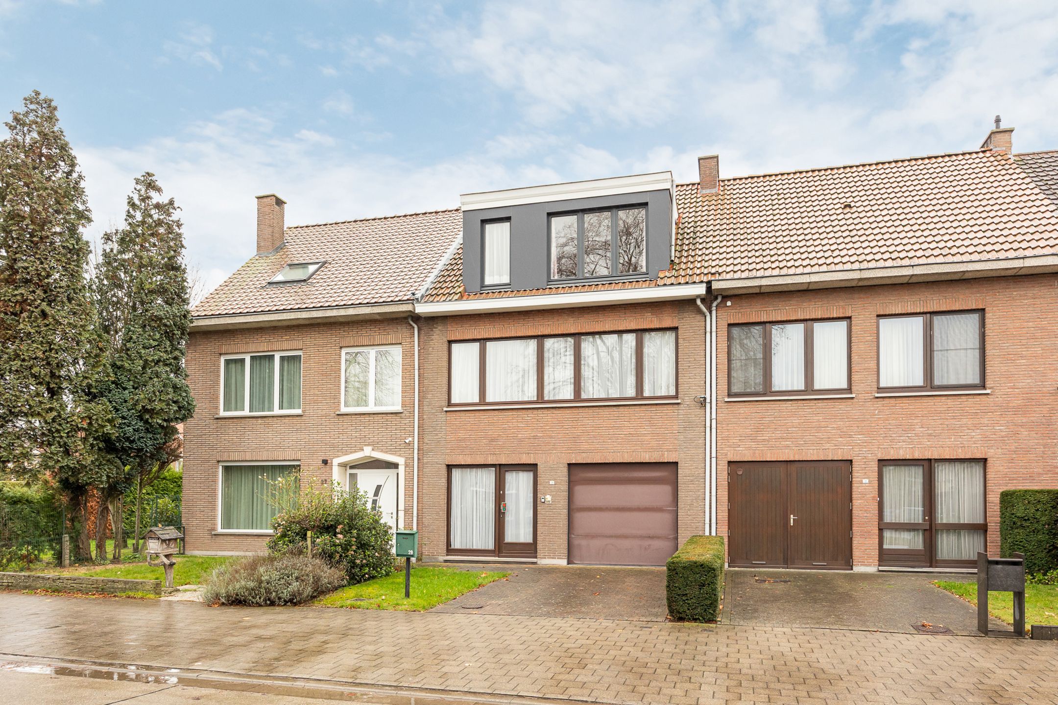 Solide te renoveren woning op top locatie foto {{pictureIndex}}
