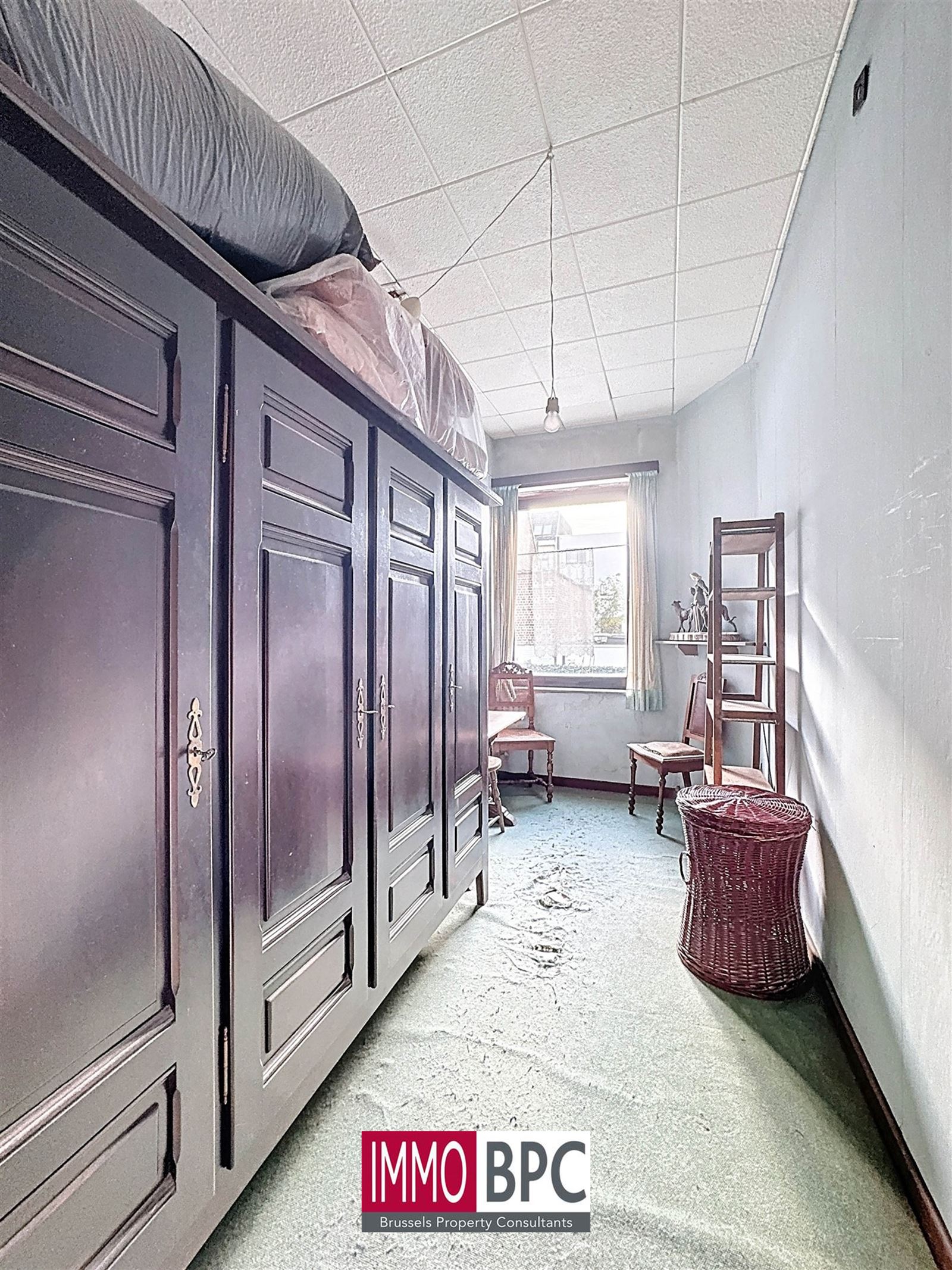 Kleine charmante achterwoning met tuin en dubbele garage te renoveren  foto 18