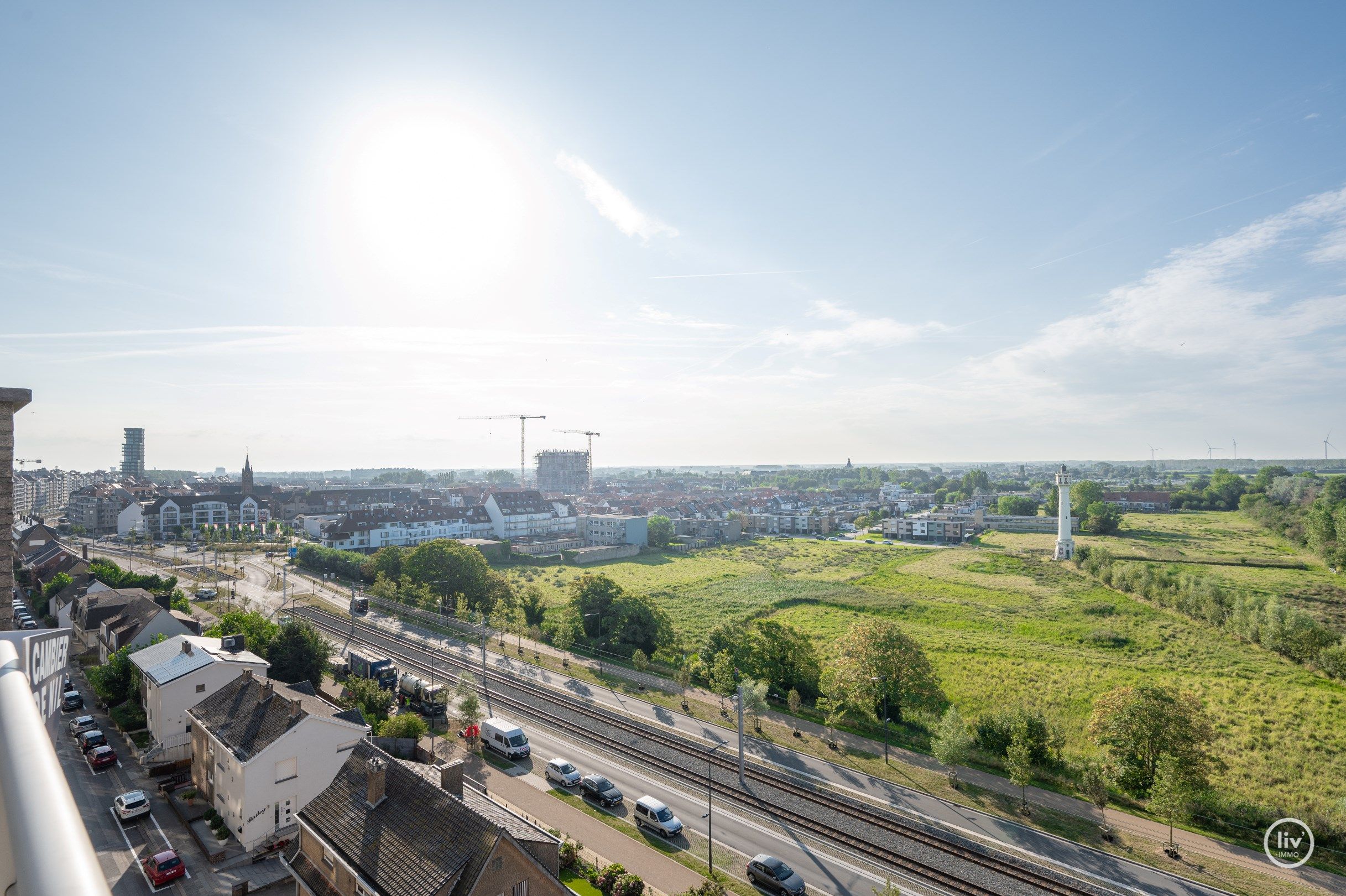 Ruim appartement ( 7 m gevelbreedte ) met frontaal zeezicht voorraan en prachtig open zicht achteraan gelegen op de Zeedijk te Heist.  foto 18