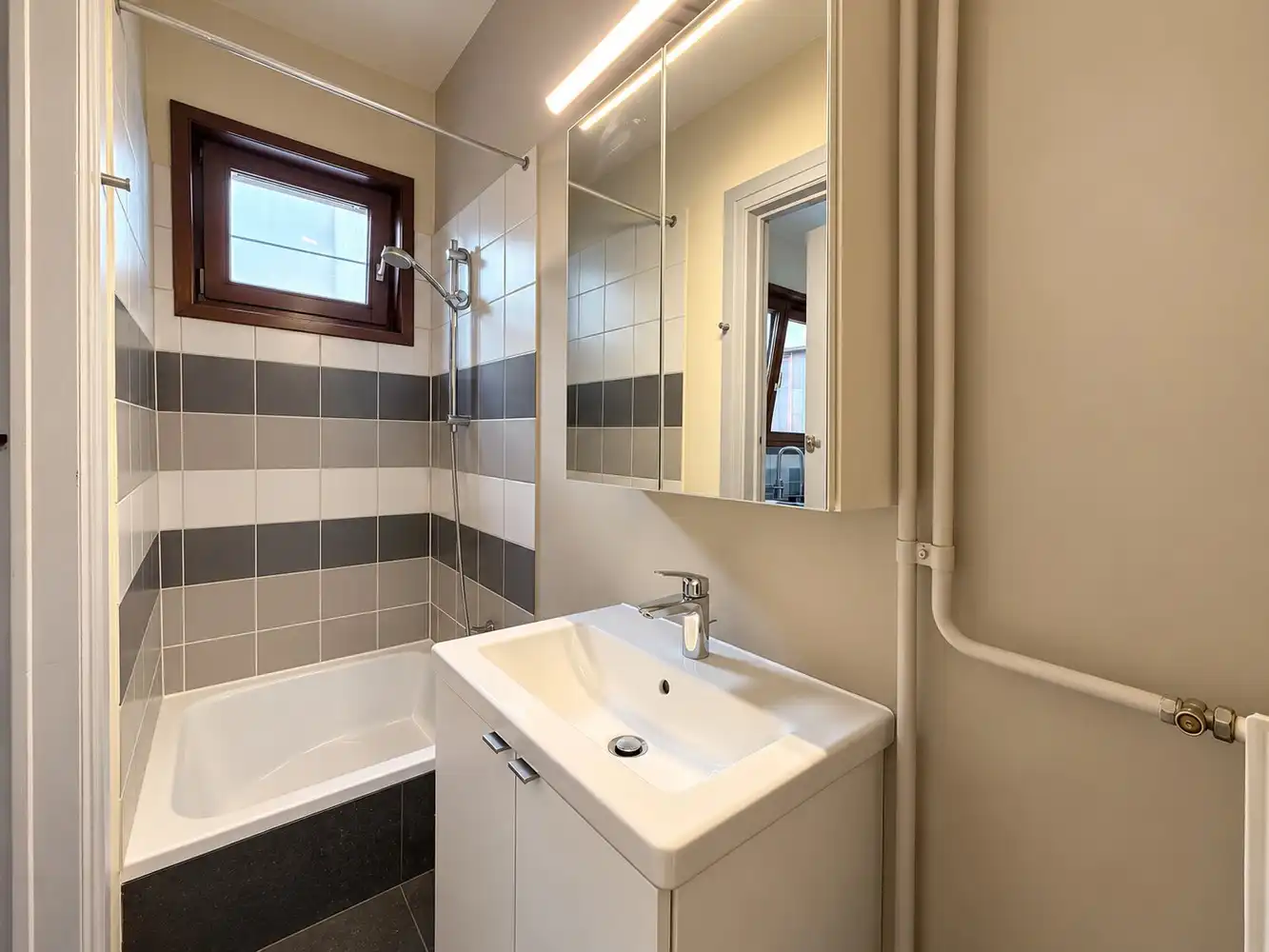 Ruim 2-slaapkamerappartement met extra bureauruimte foto 8
