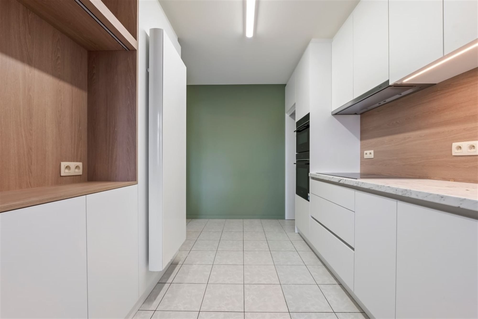 RUIM GELIJKVLOERS APPARTEMENT MET 3 SLKS EN EEN STAANPLAATS OP WANDELAFSTAND VAN HET CENTRUM VAN SINT-TRUIDEN  foto 13